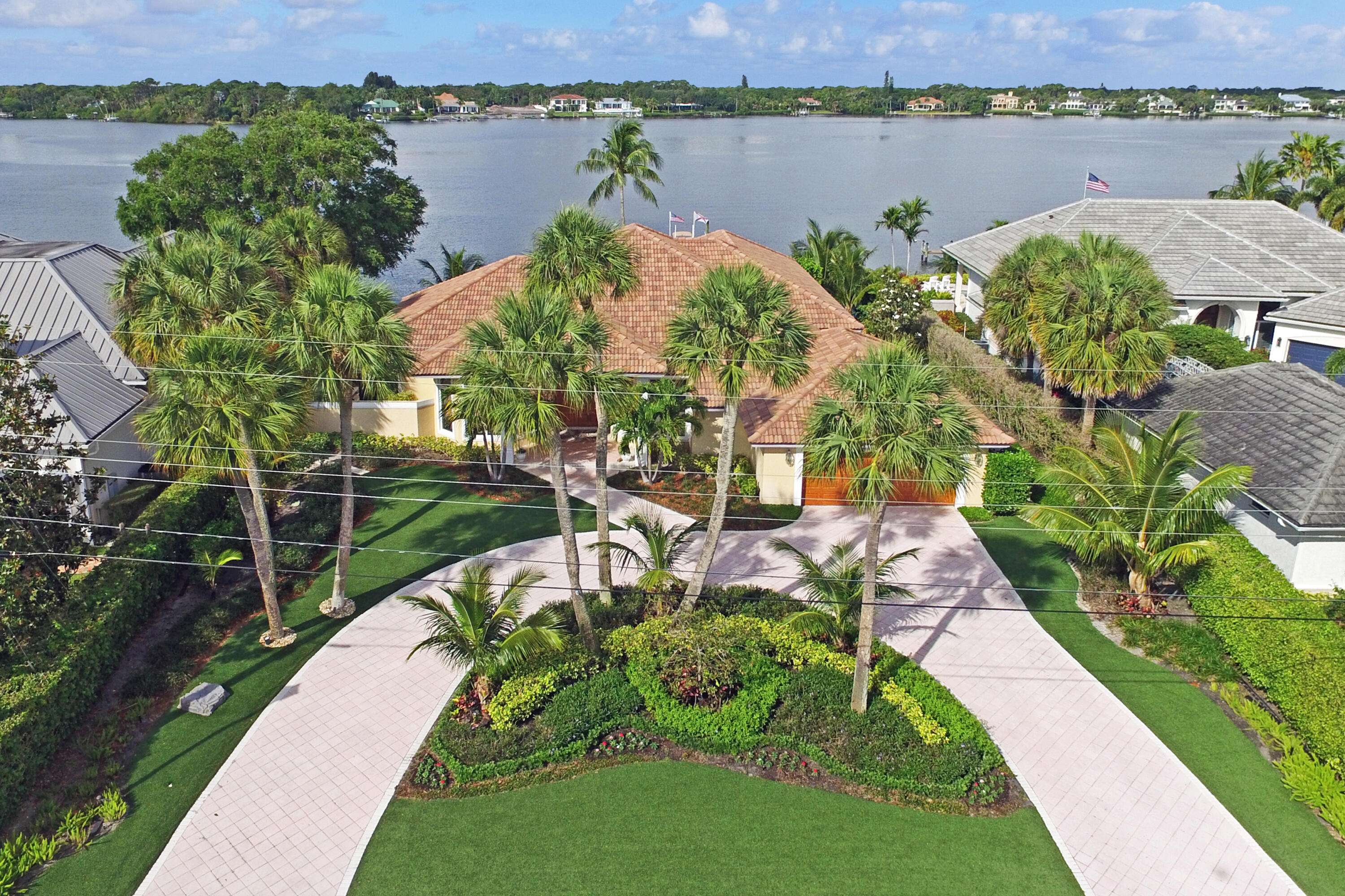 Tequesta, FL 33469,243 River DR