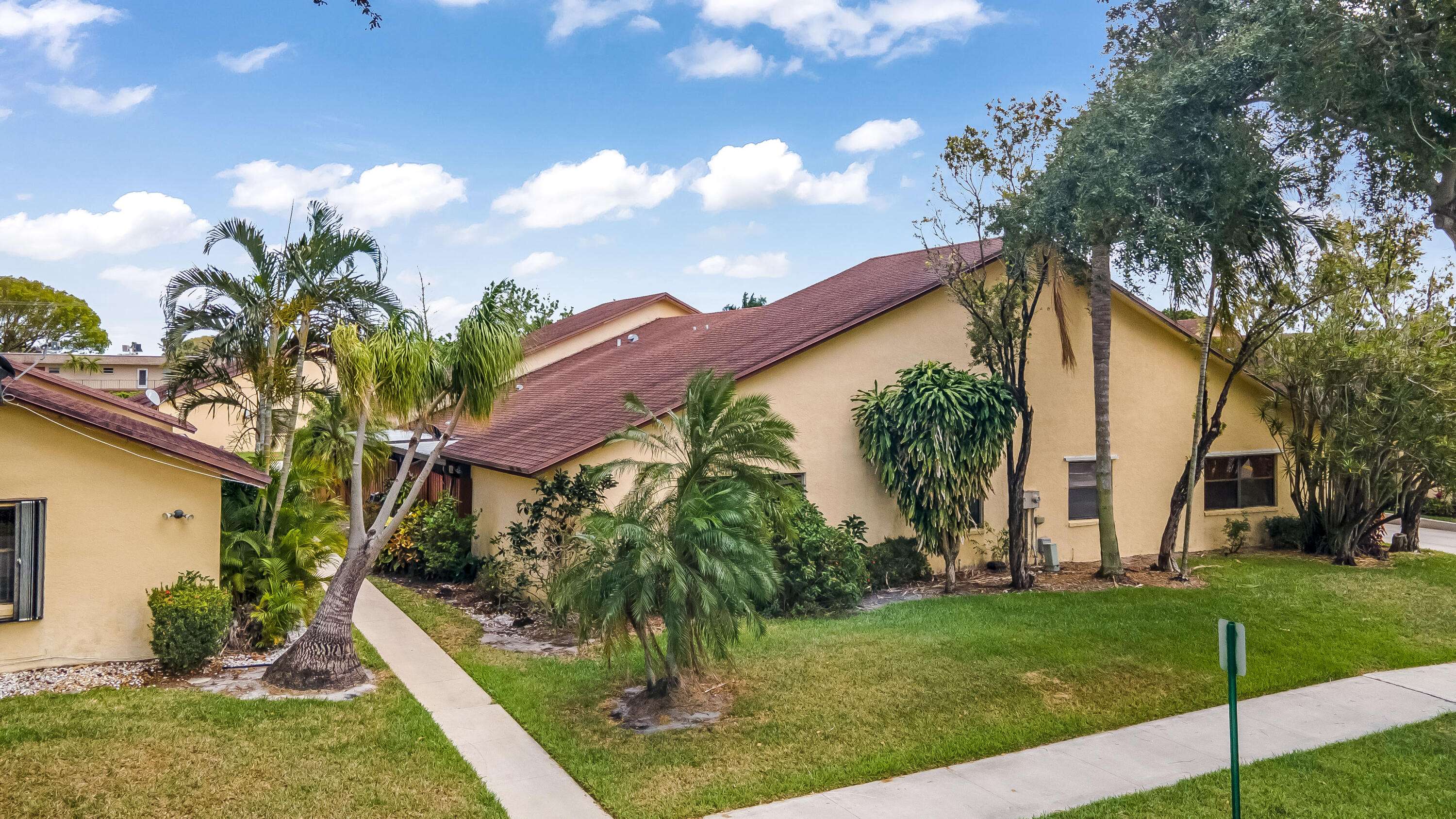 Palm Springs, FL 33461,461 Springdale CIR 46a