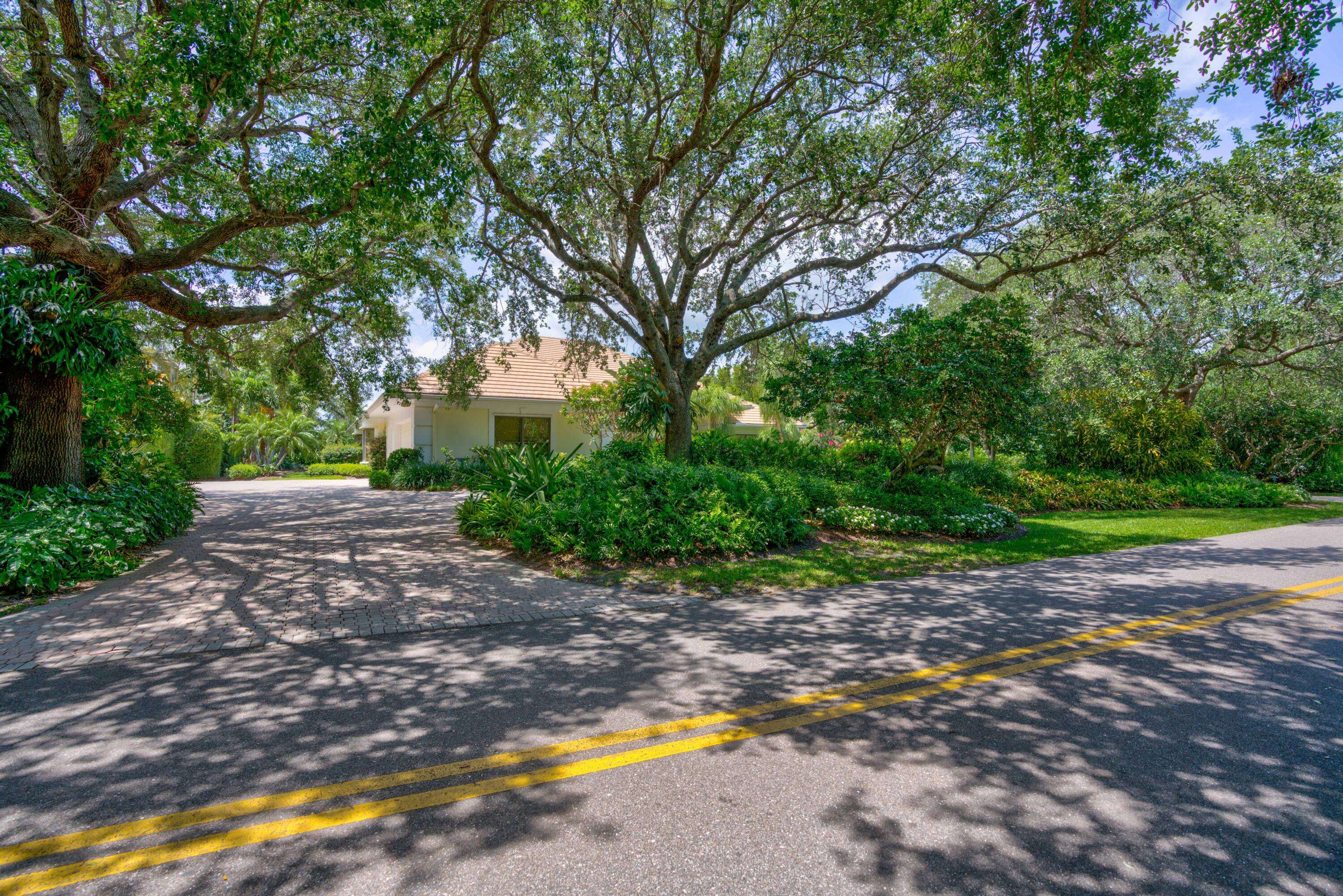 Tequesta, FL 33469,18625 SE Village CIR