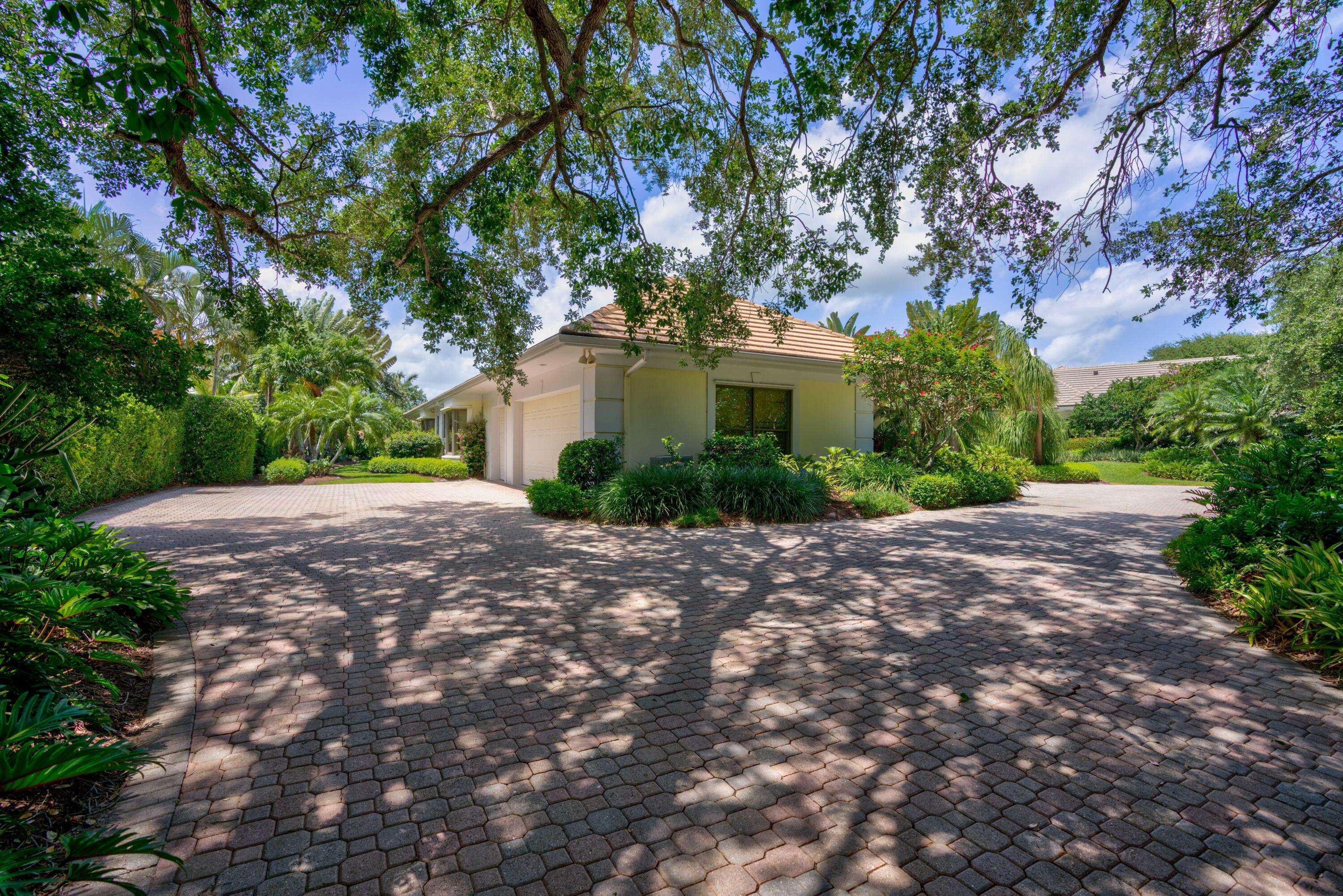 Tequesta, FL 33469,18625 SE Village CIR