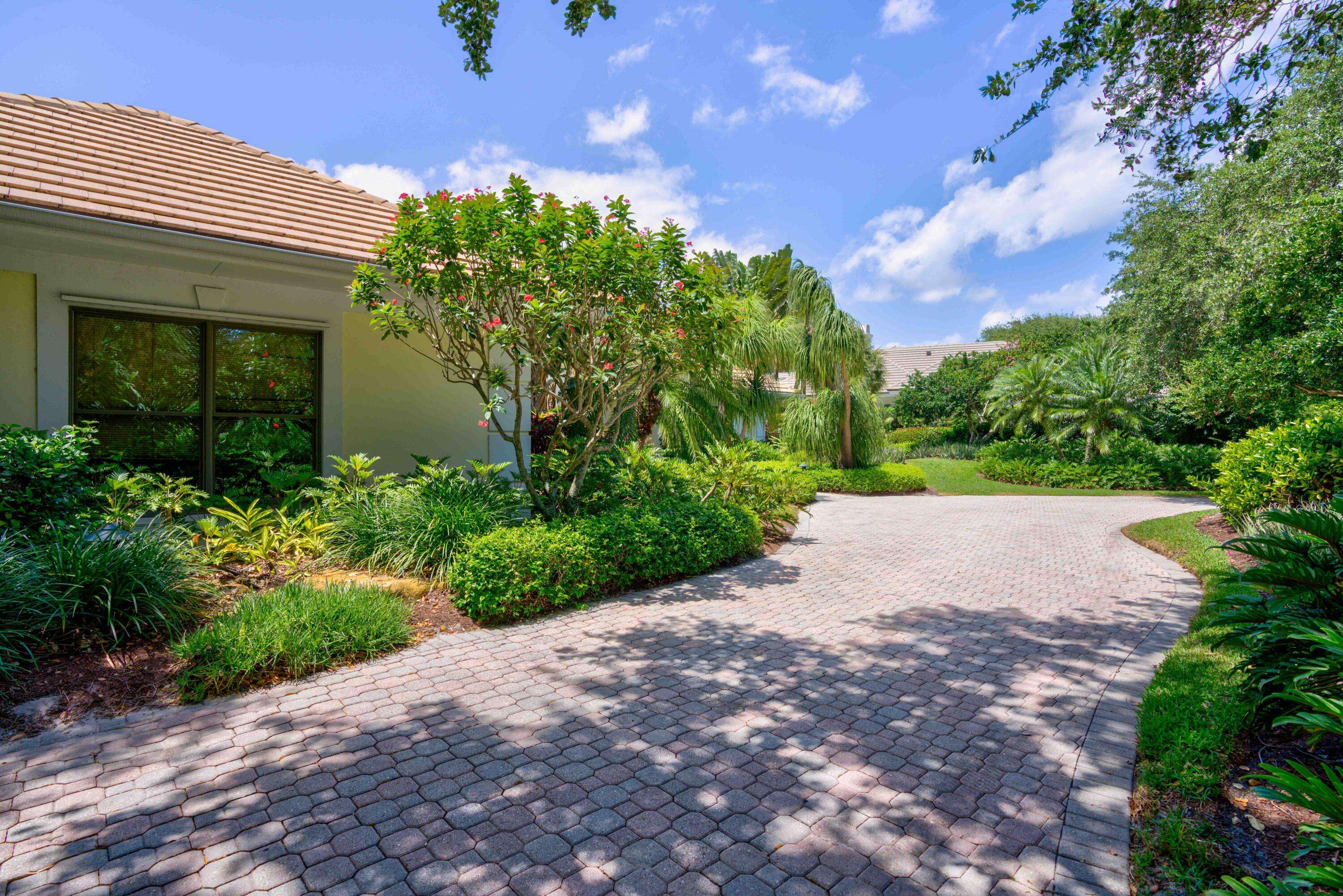 Tequesta, FL 33469,18625 SE Village CIR