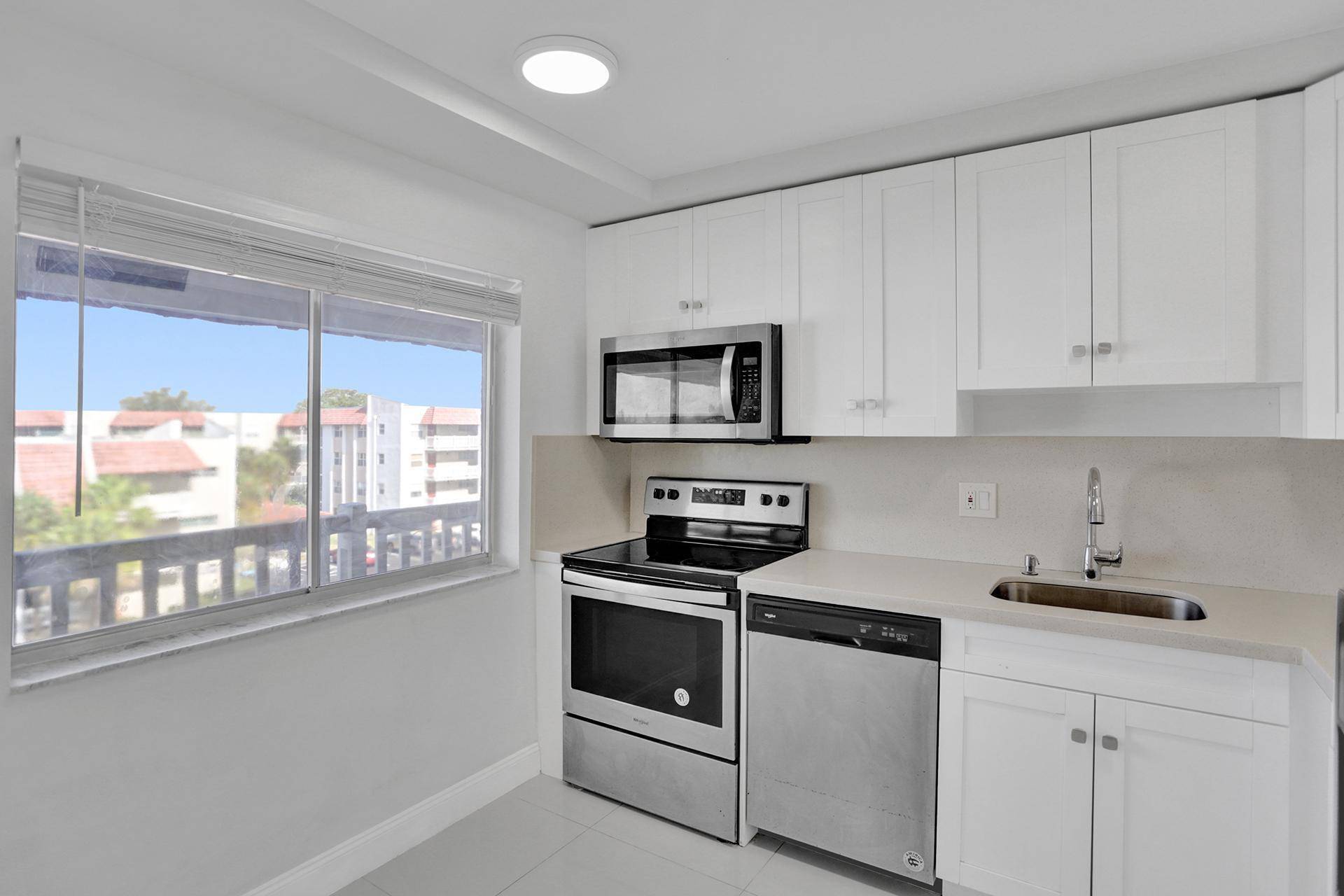 Lauderhill, FL 33319,3571 Inverrary DR 405