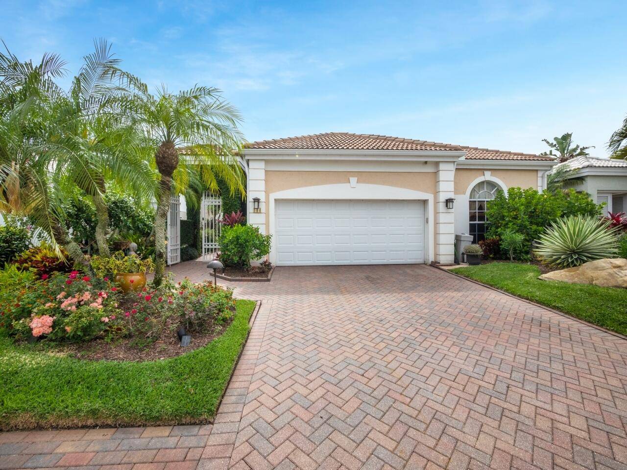 Palm Beach Gardens, FL 33418,144 Coral Cay DR