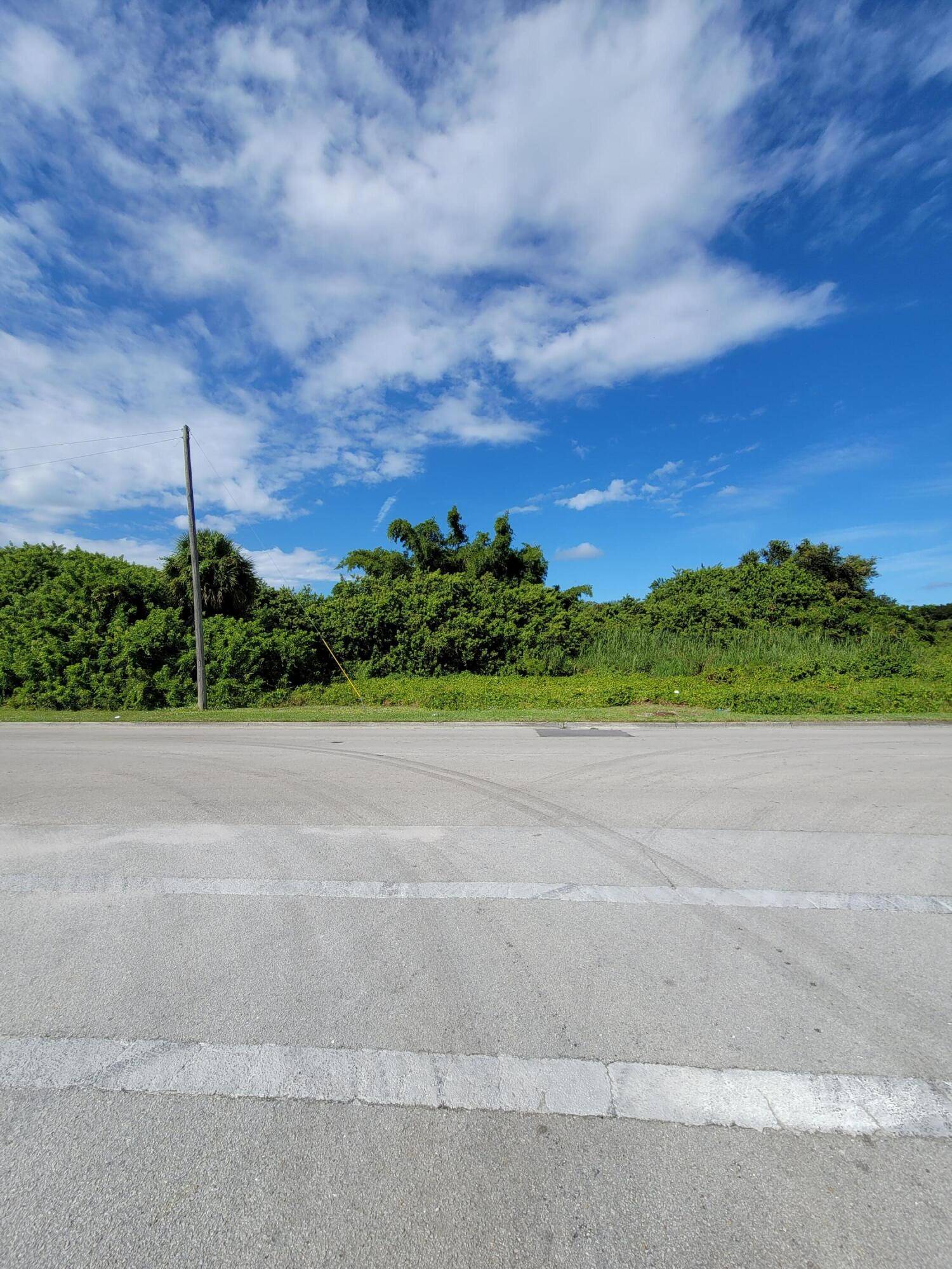 Fort Pierce, FL 34950,0000 Avenue Q