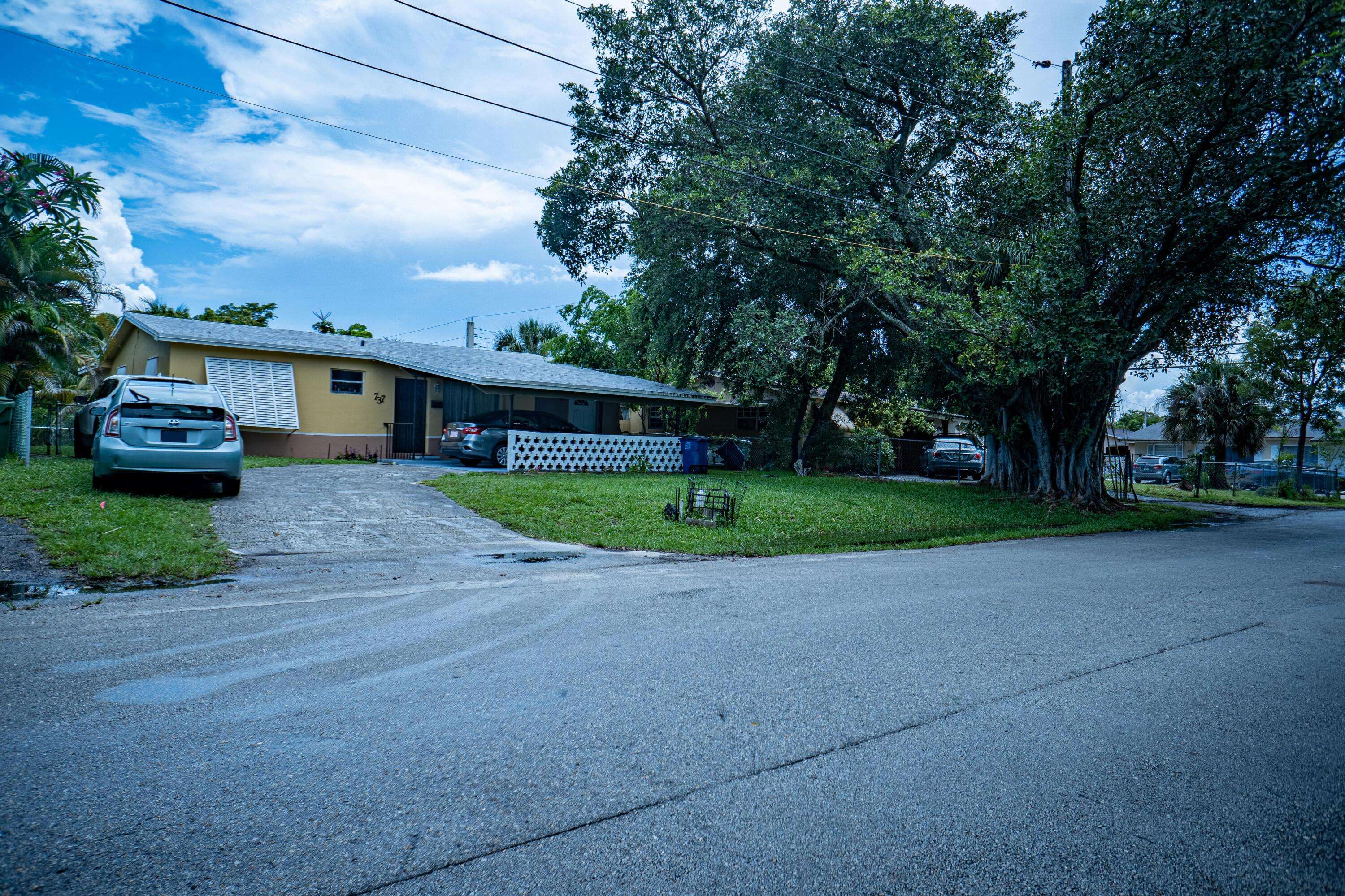 Hallandale Beach, FL 33009,737 SW 2nd CT