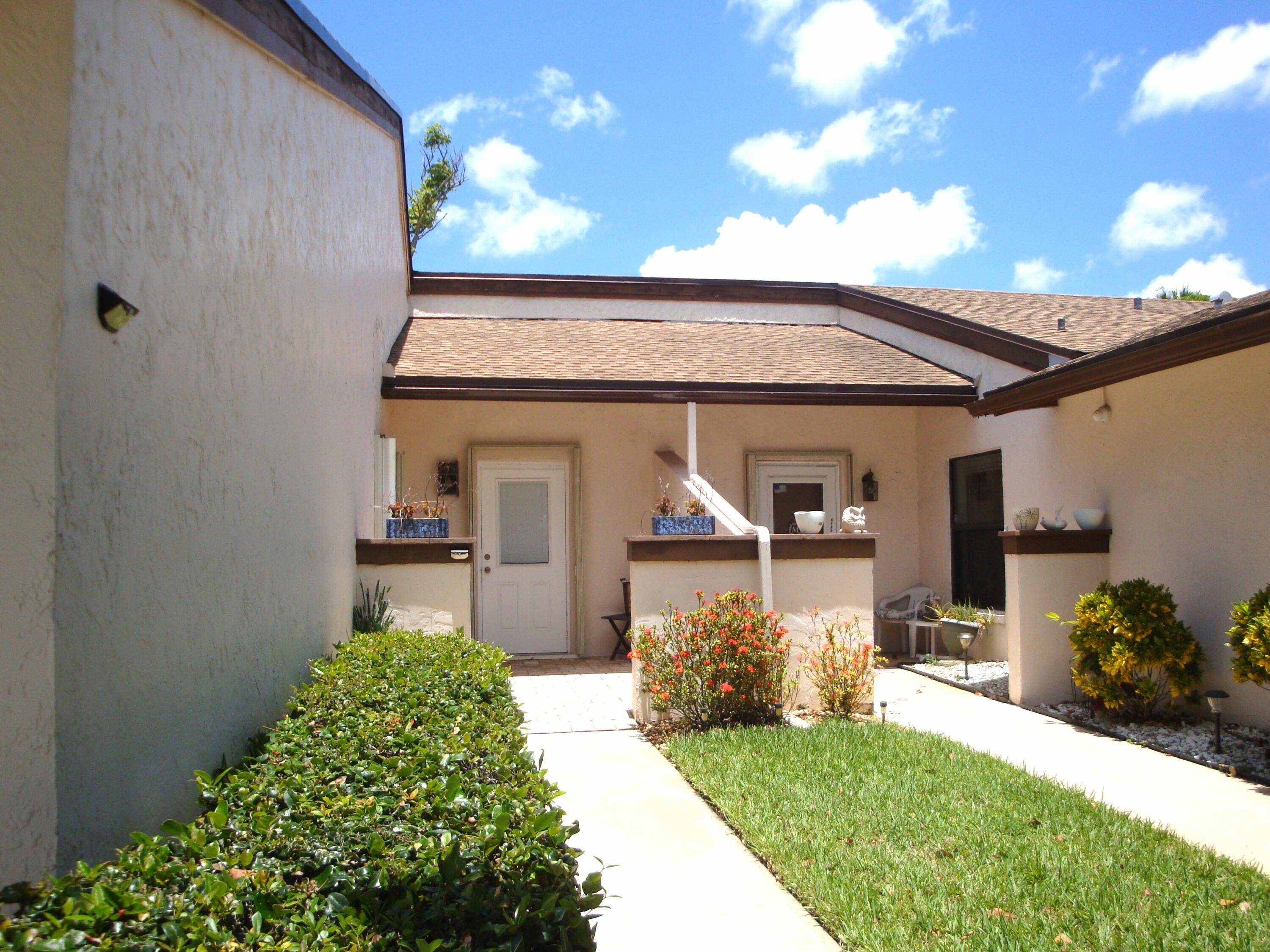 Greenacres, FL 33463,6121 Elsinore CIR