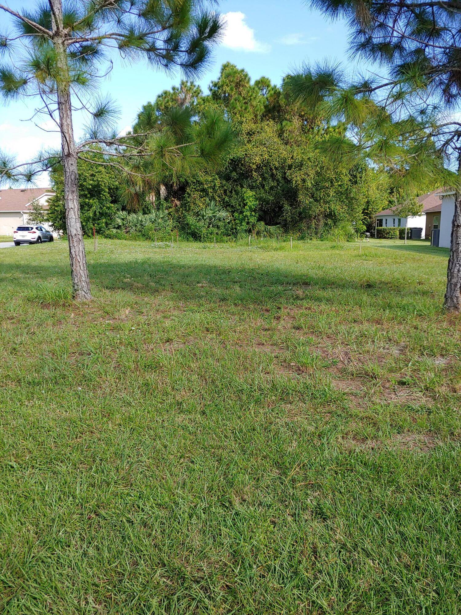 Port Saint Lucie, FL 34983,660 NE Moss Rose PL