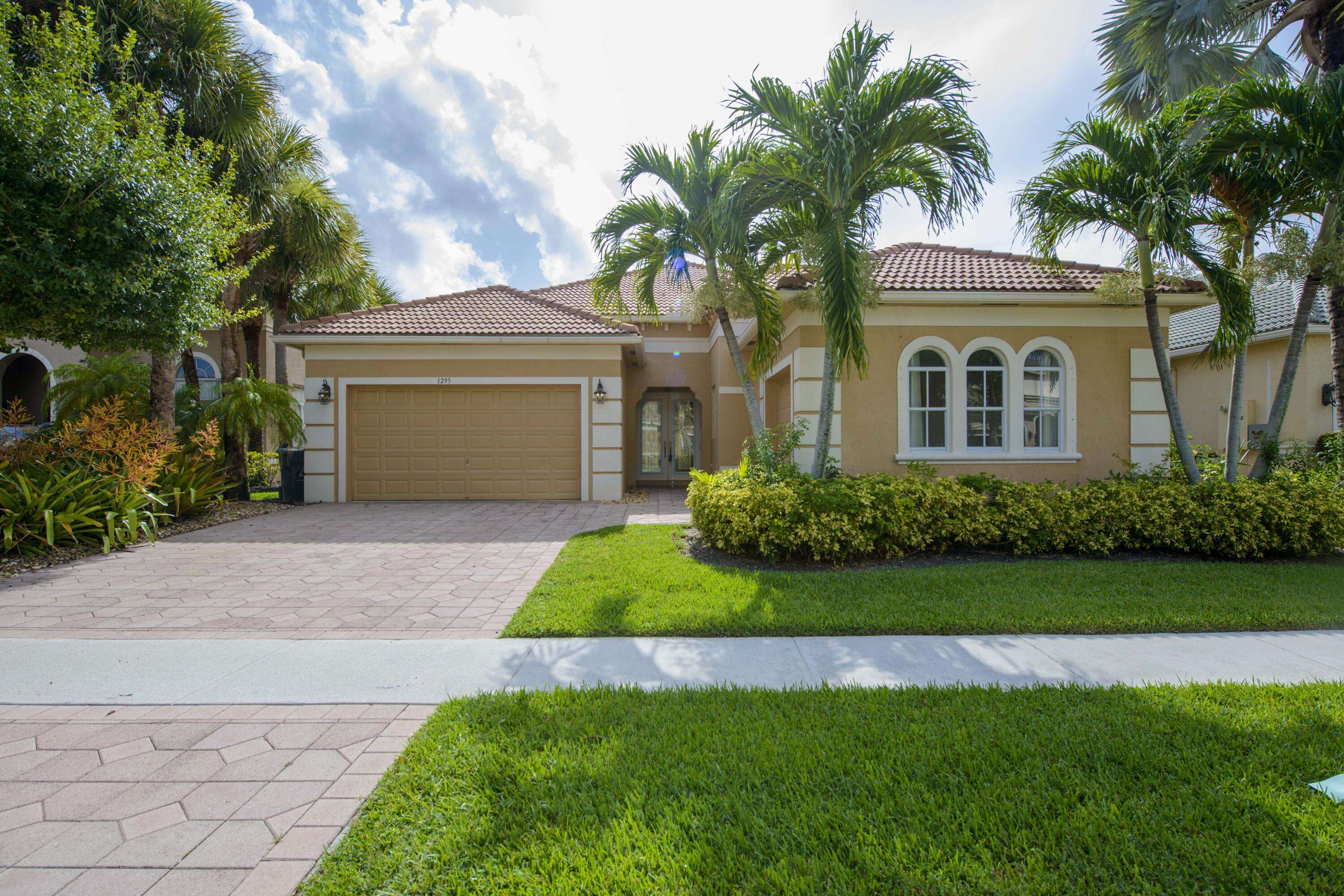 Wellington, FL 33414,1295 Beacon CIR