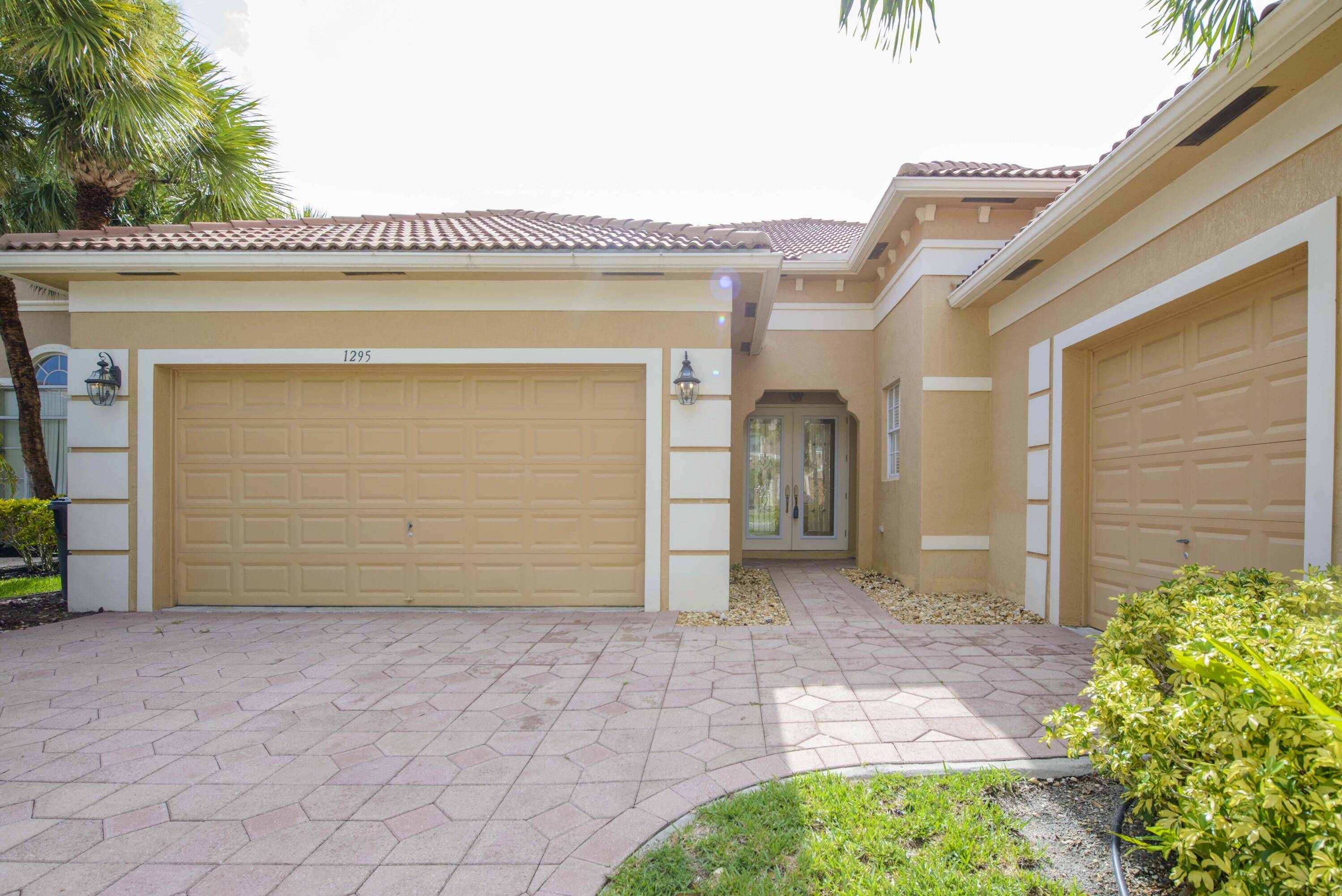 Wellington, FL 33414,1295 Beacon CIR