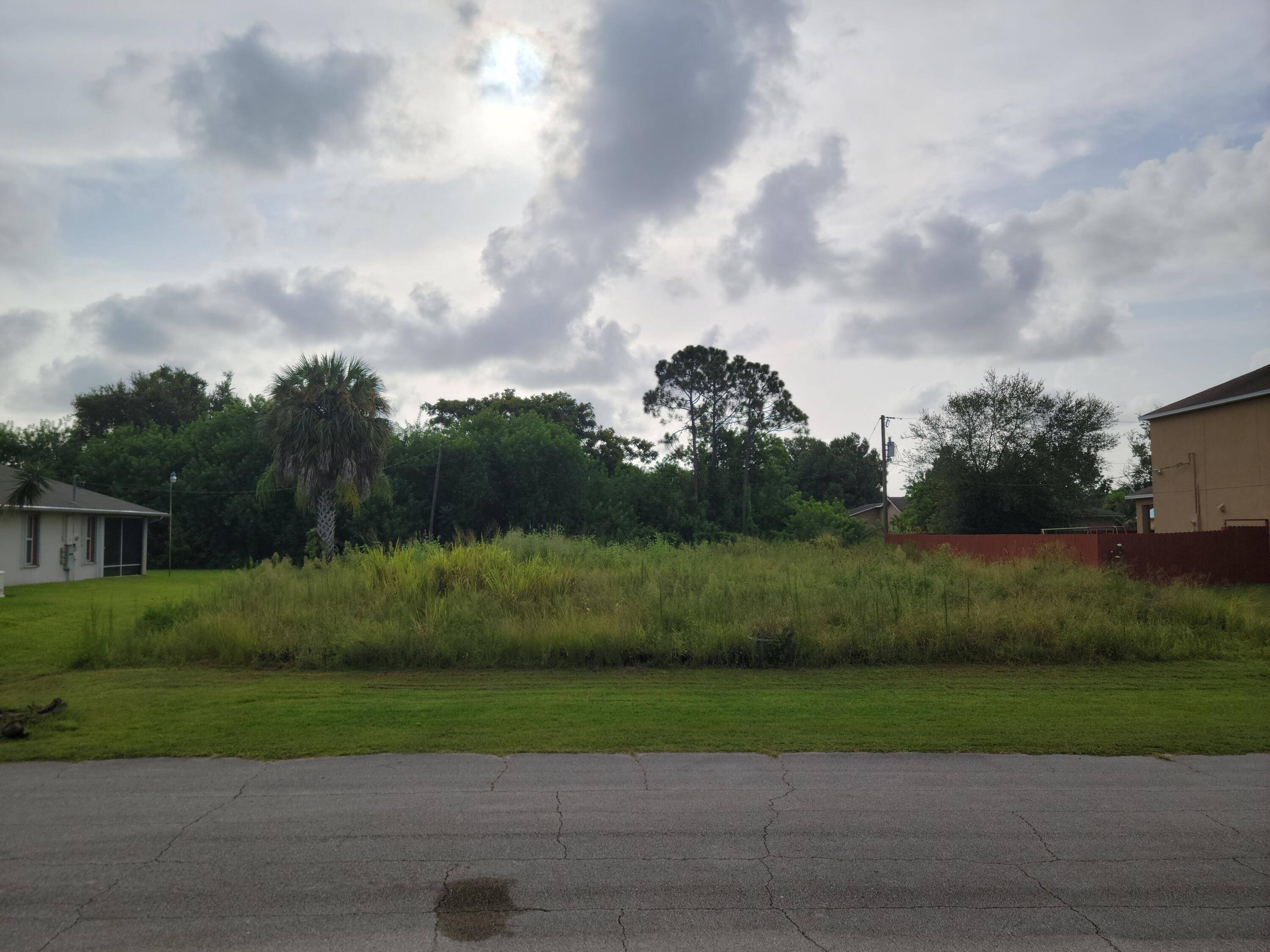 Port Saint Lucie, FL 34983,411 SW Doreen ST