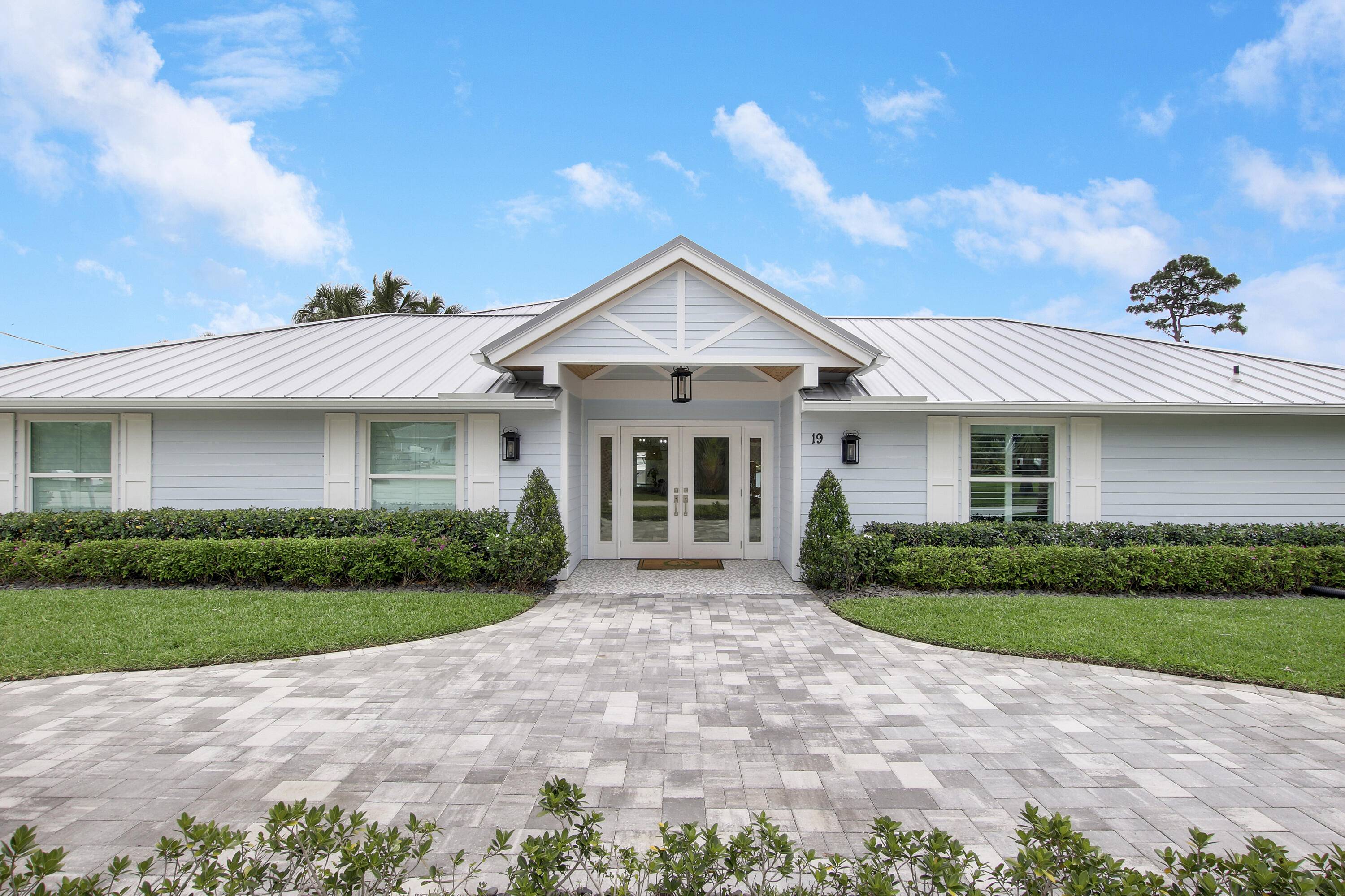 Tequesta, FL 33469,19 Saddleback RD