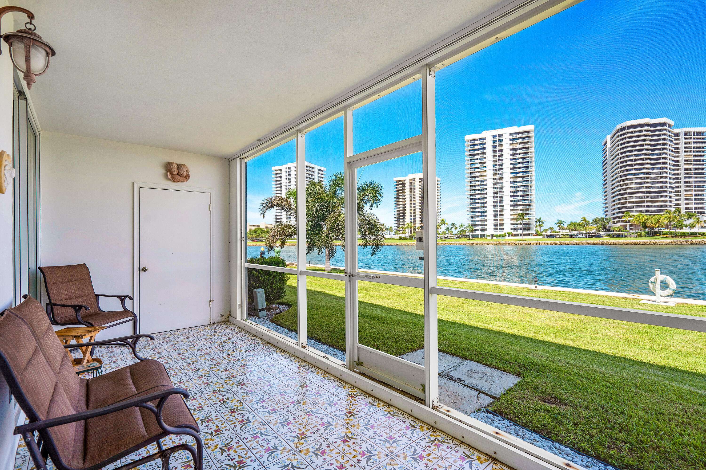 North Palm Beach, FL 33408,44 Yacht Club DR 111