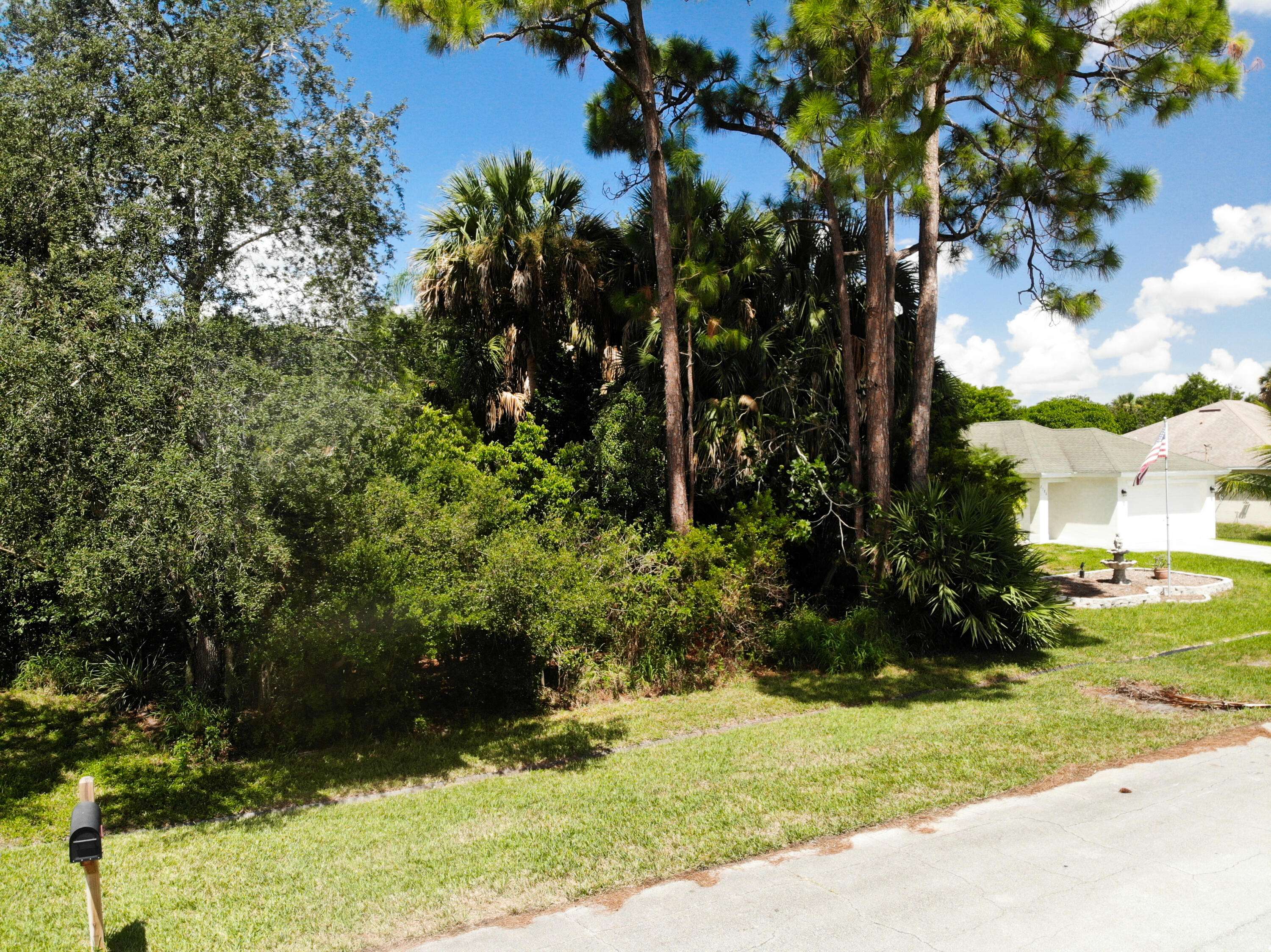 Port Saint Lucie, FL 34953,2592 SW Calender ST