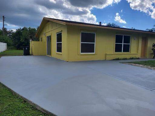 Port Saint Lucie, FL 34983,466 SW Prado Avenue