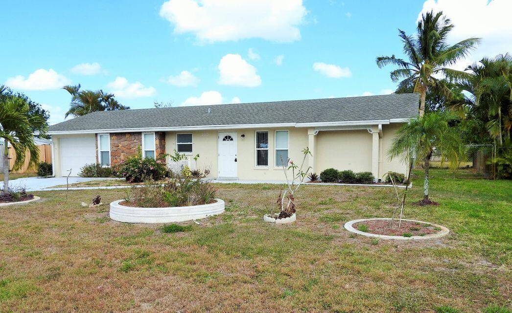 Port Saint Lucie, FL 34952,2013 SE Hideaway CIR