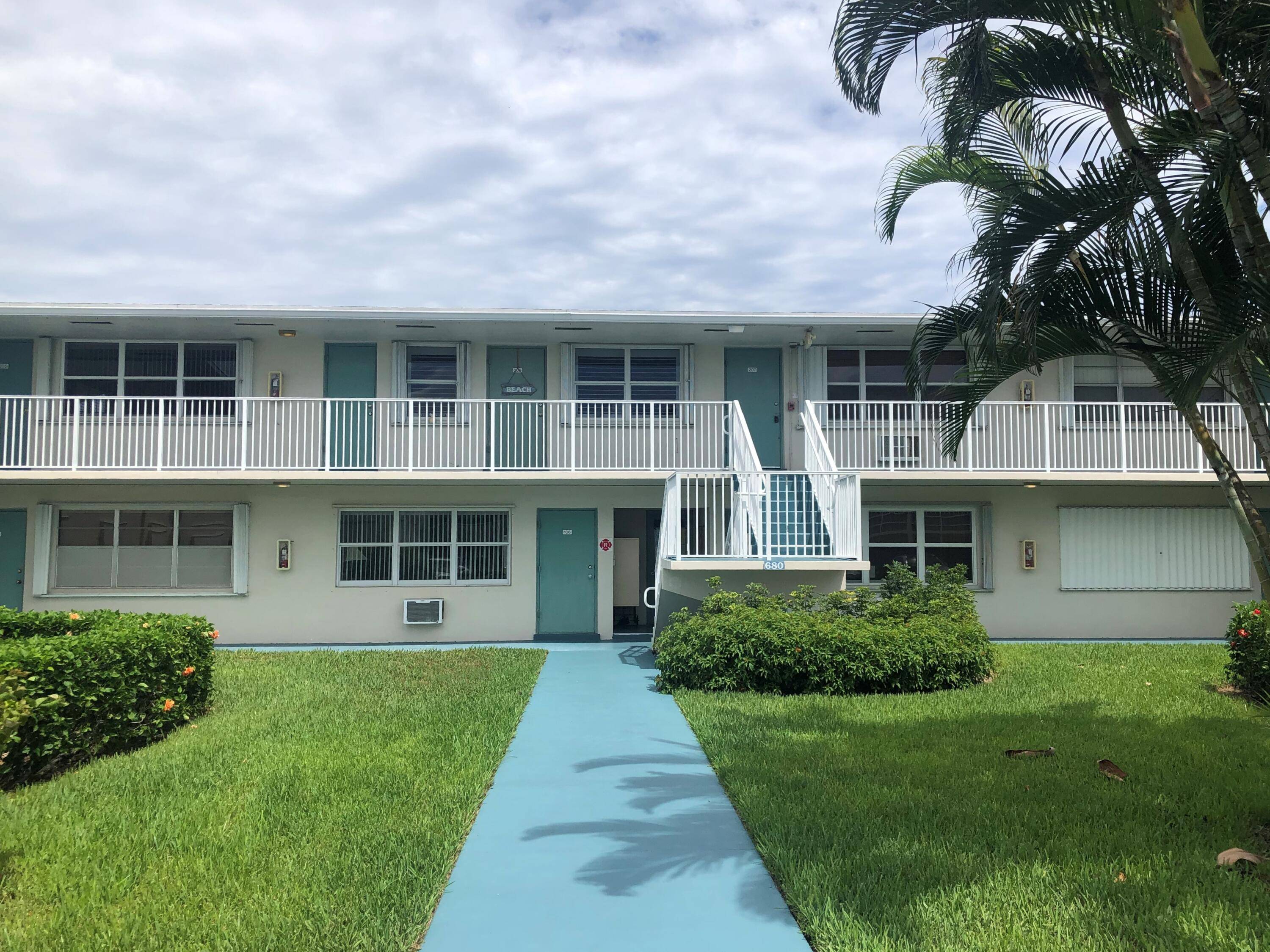 Boynton Beach, FL 33435,680 W Horizons 106