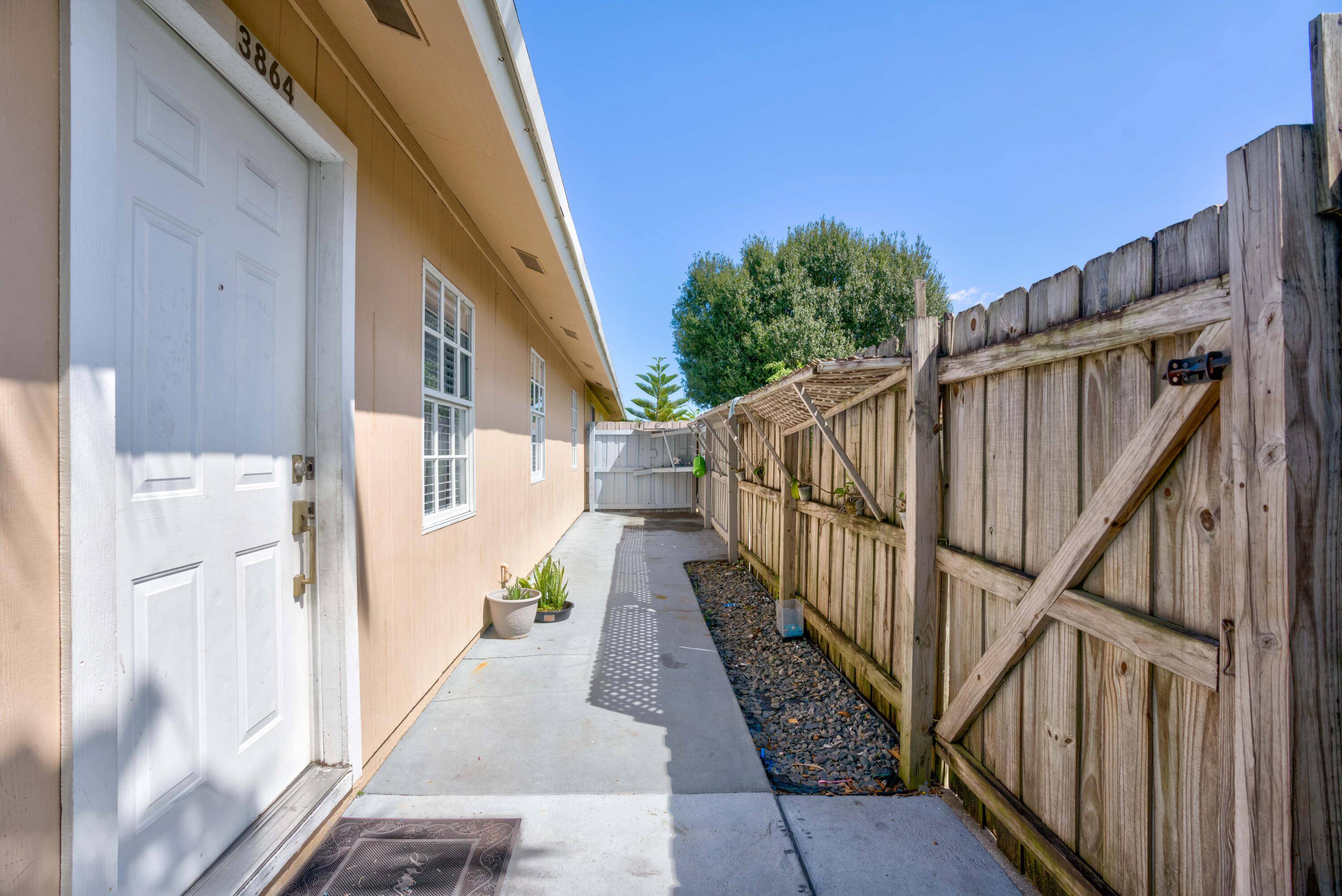 West Palm Beach, FL 33403,3864 92nd LN