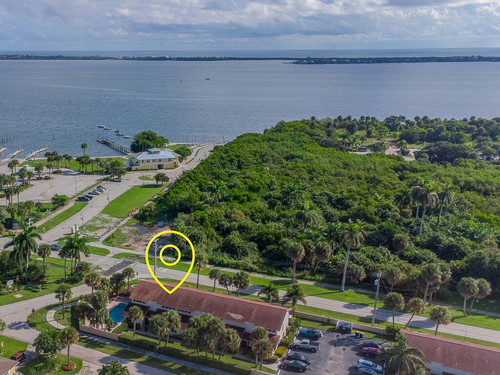 Jensen Beach, FL 34957,1903 NE Media AVE 10