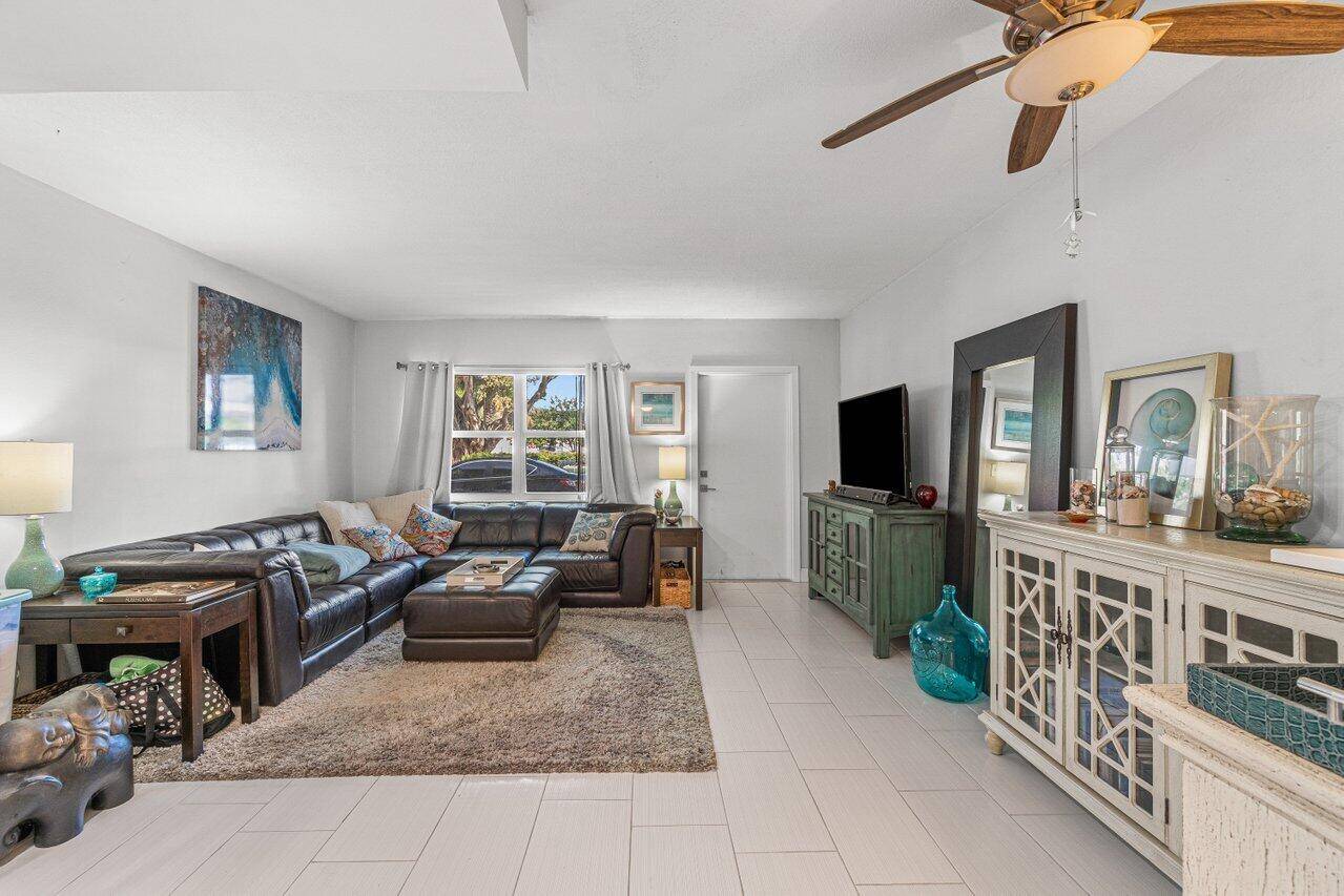 Boca Raton, FL 33487,660 Glouchester ST 106