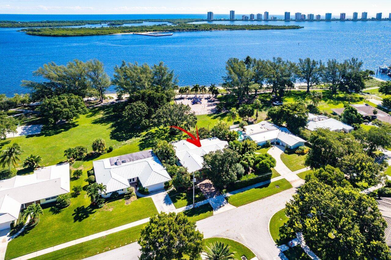 North Palm Beach, FL 33408,648 Lakeside DR