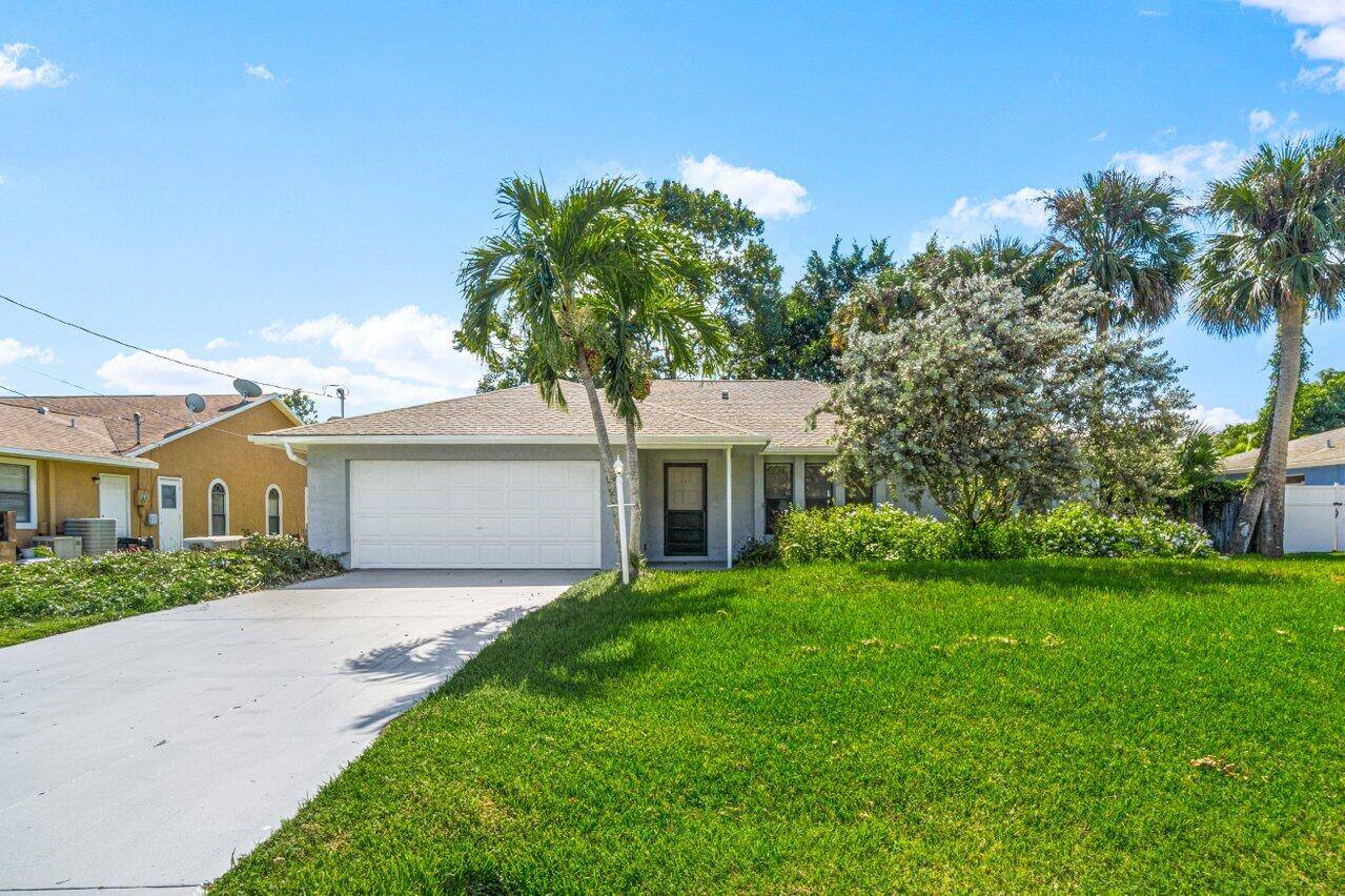 Port Saint Lucie, FL 34953,572 SW Aster RD