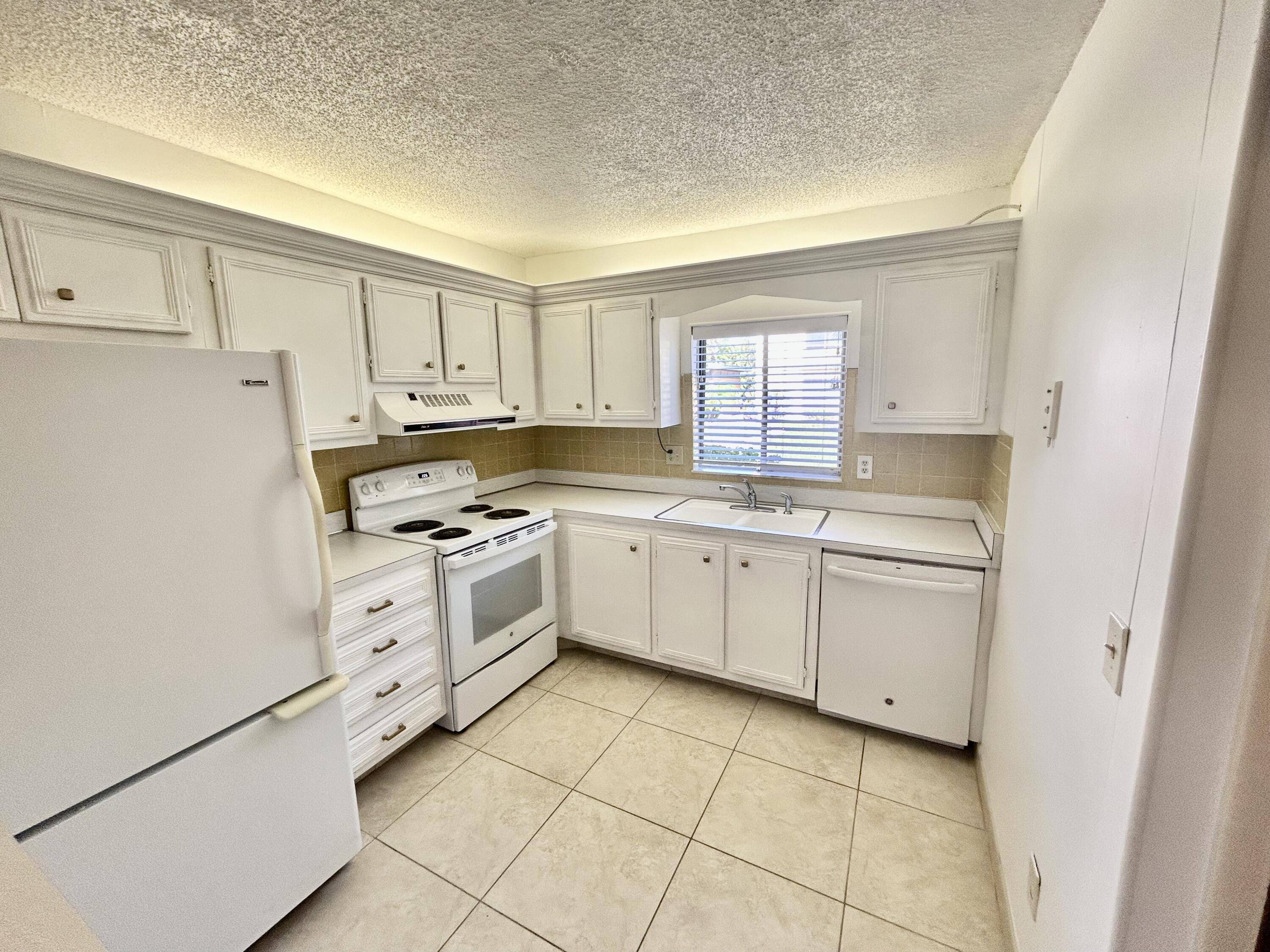 Jensen Beach, FL 34957,1511 NE 12th TER F-6