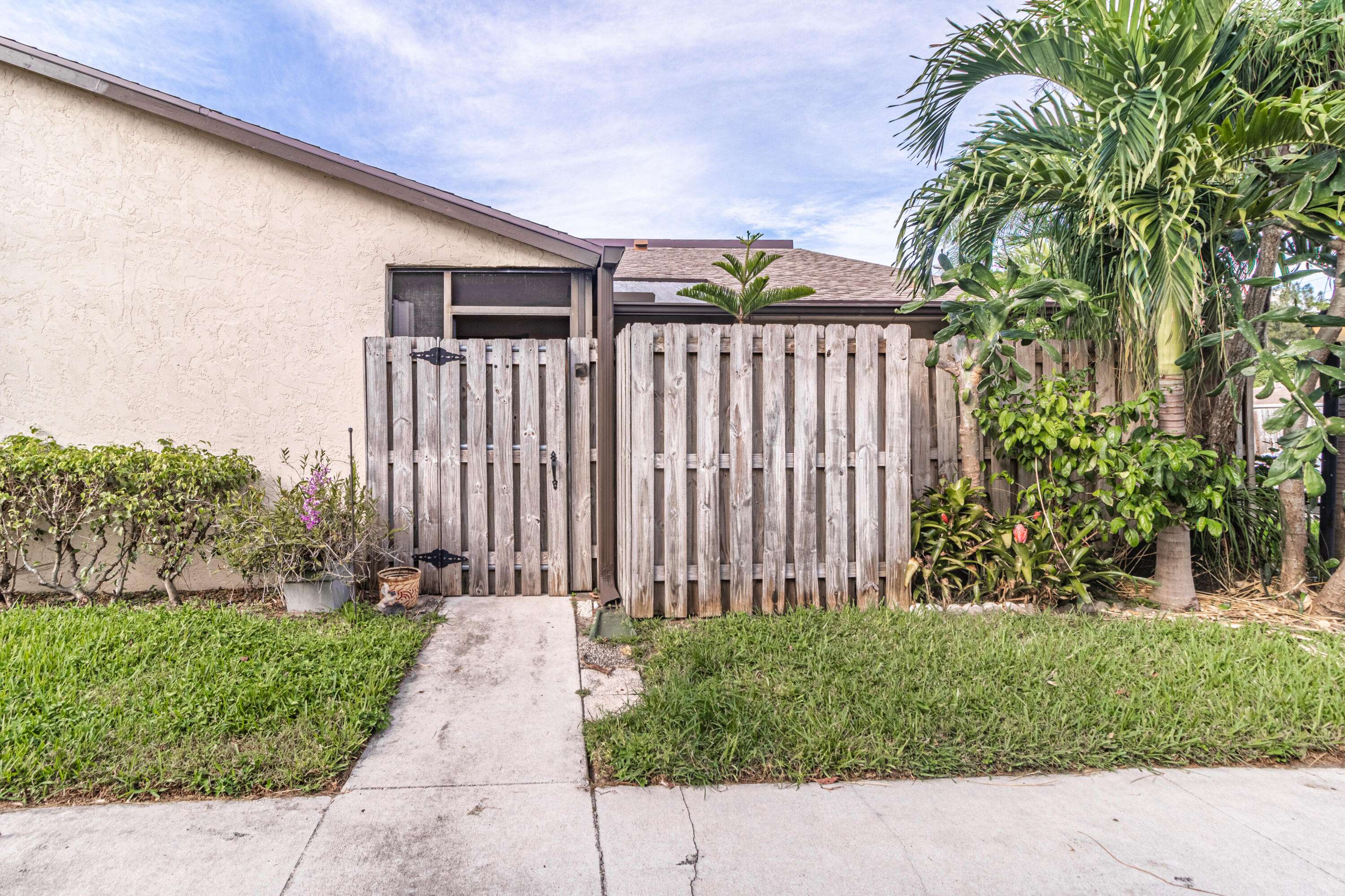 Palm Springs, FL 33461,3804 Waterview CIR