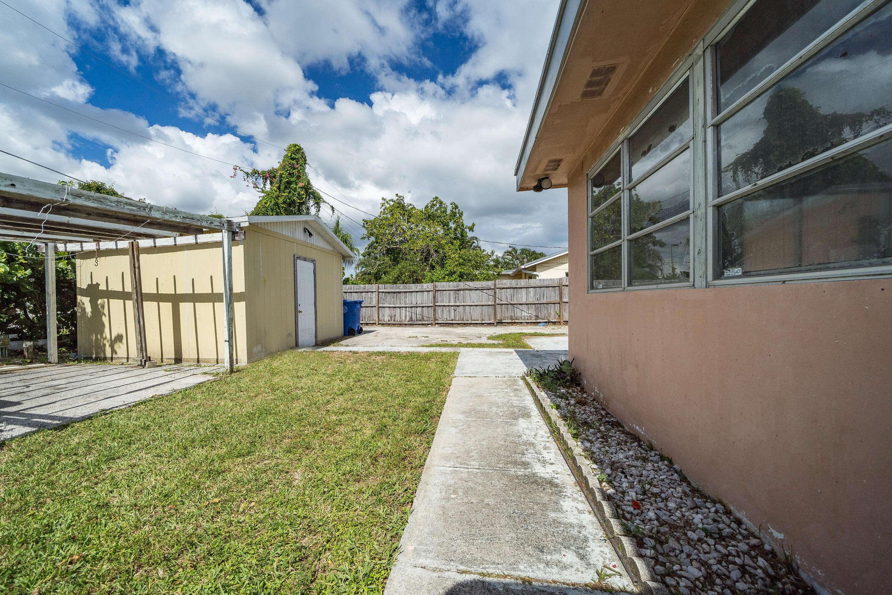 Lantana, FL 33462,617 S 12th ST