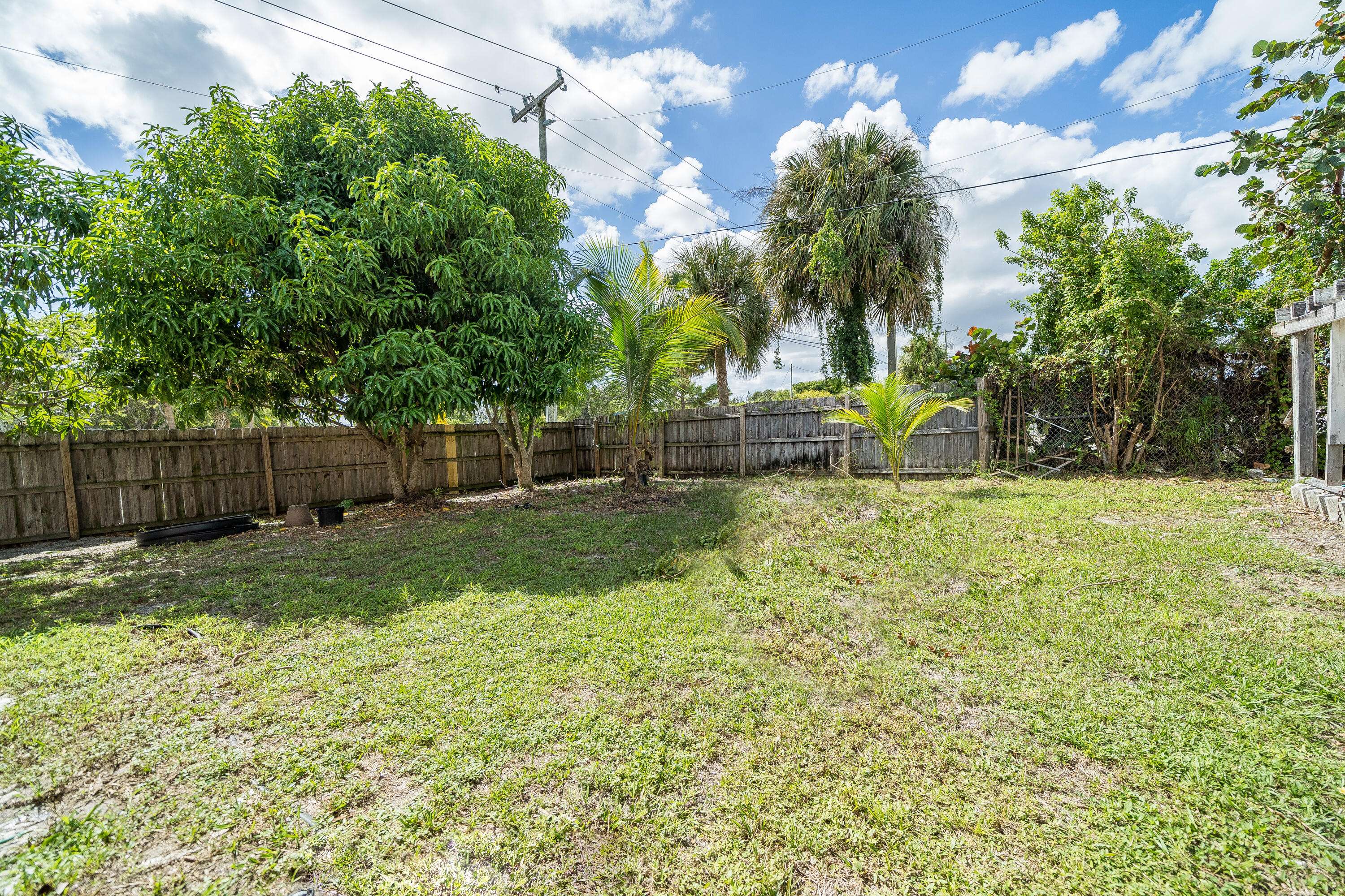 Lantana, FL 33462,617 S 12th ST