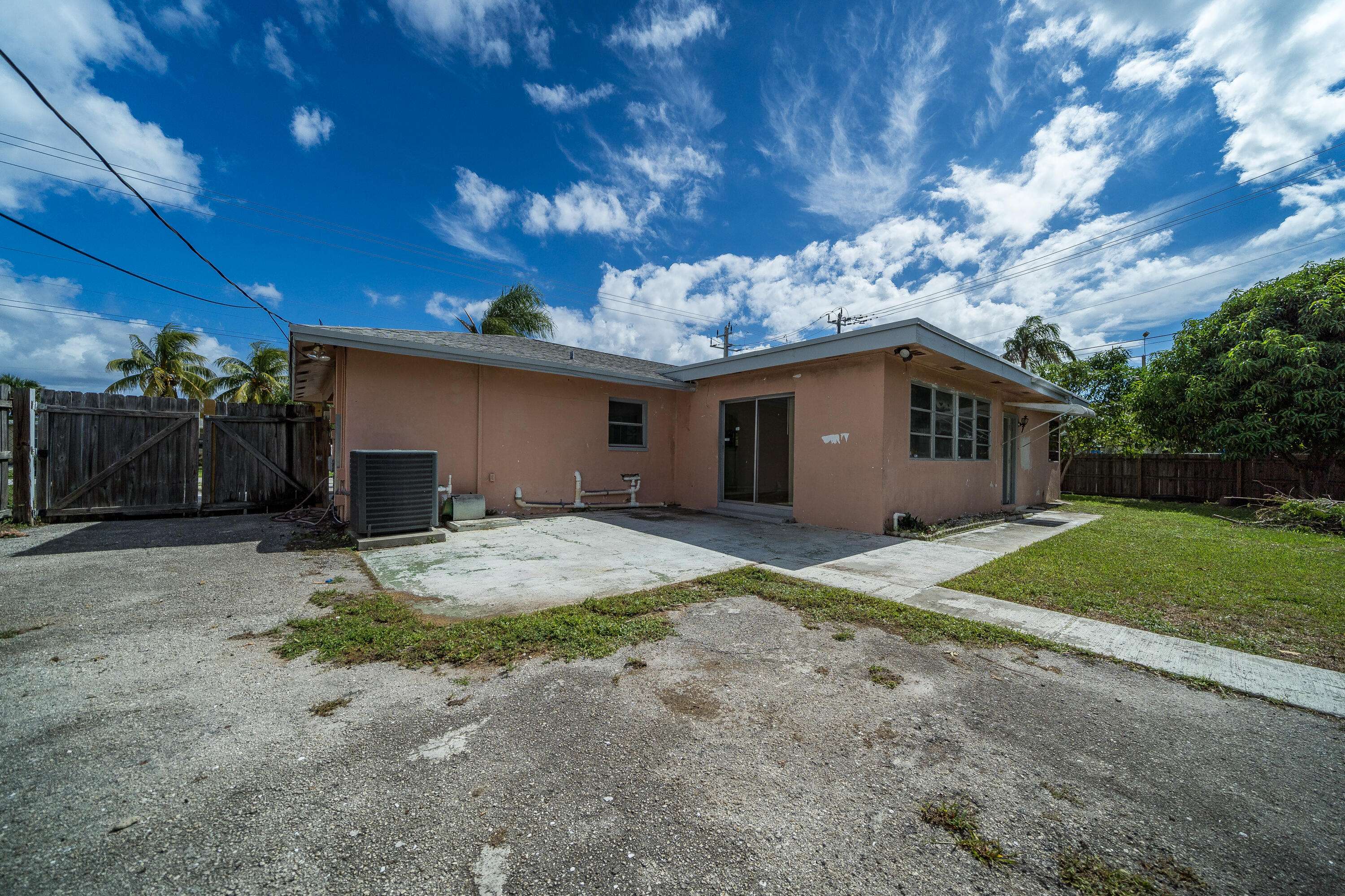 Lantana, FL 33462,617 S 12th ST