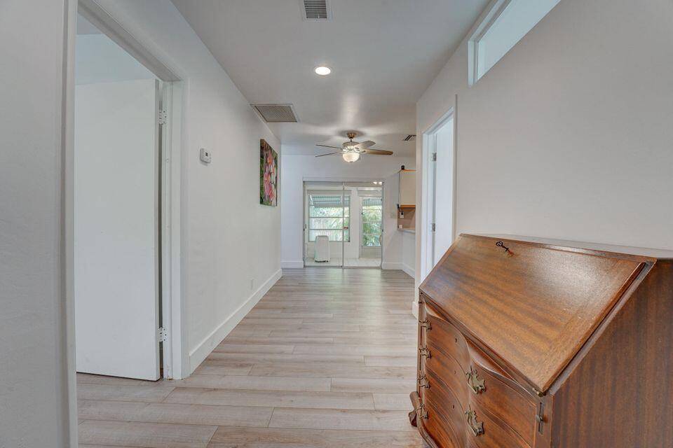 Hollywood, FL 33021,824 N Golf DR