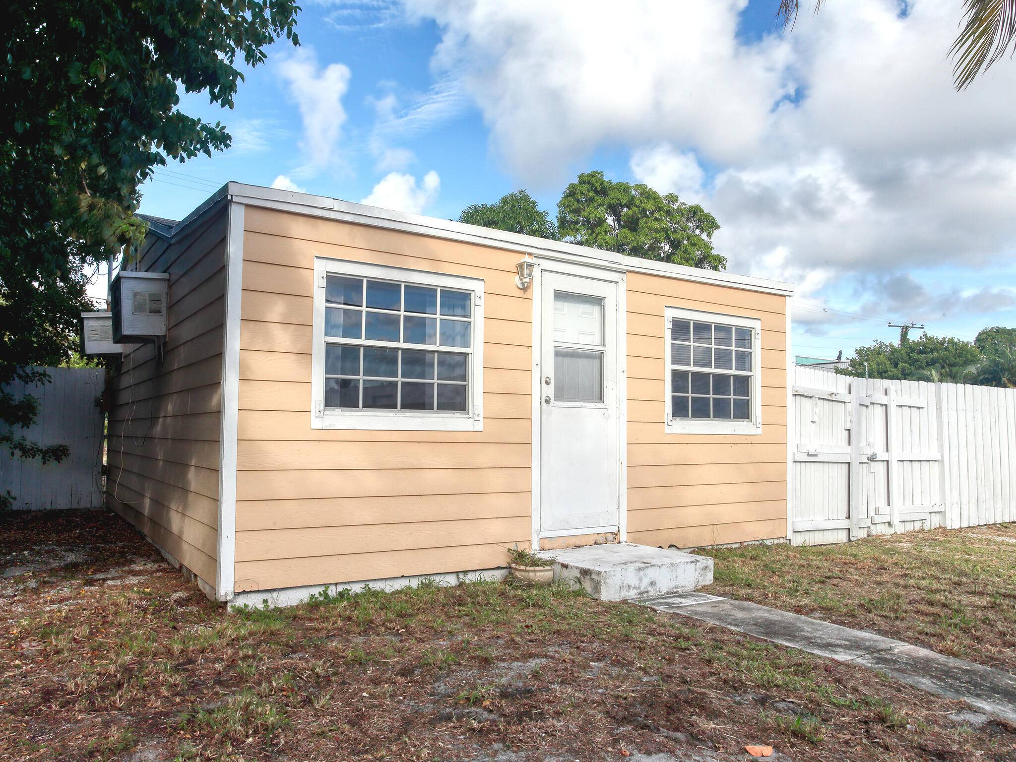 Lake Worth, FL 33462,7945 Coral ST