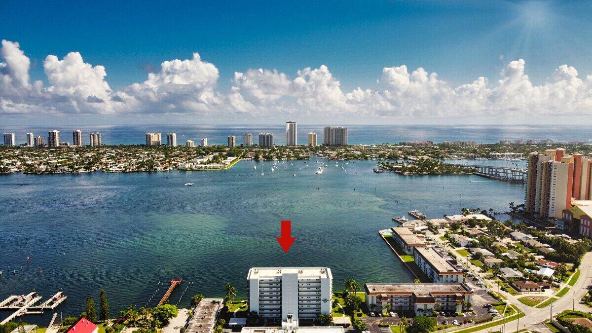 Riviera Beach, FL 33404,3040 Lake Shore DR 303