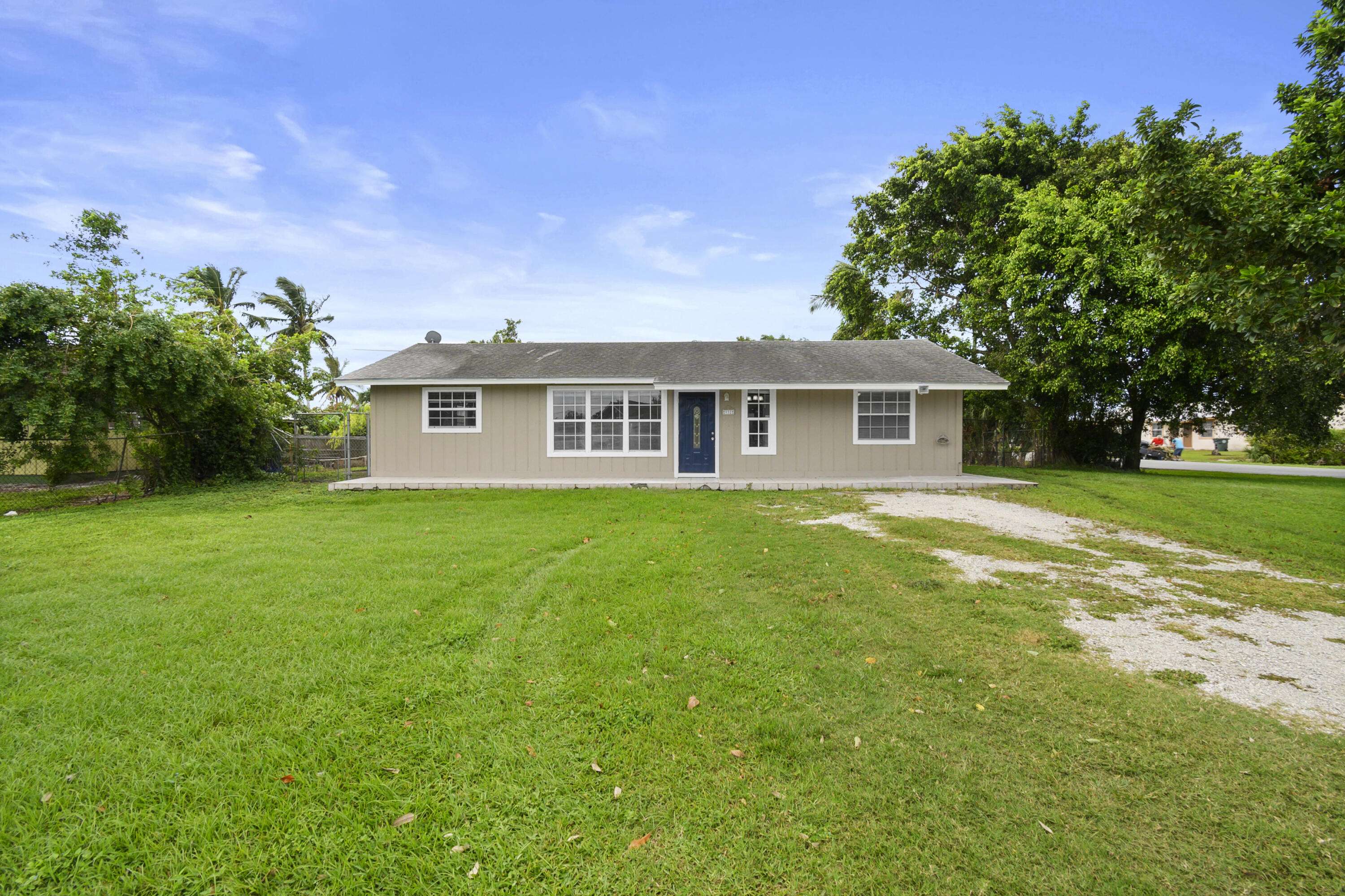 Belle Glade, FL 33430,932 NE 22nd ST