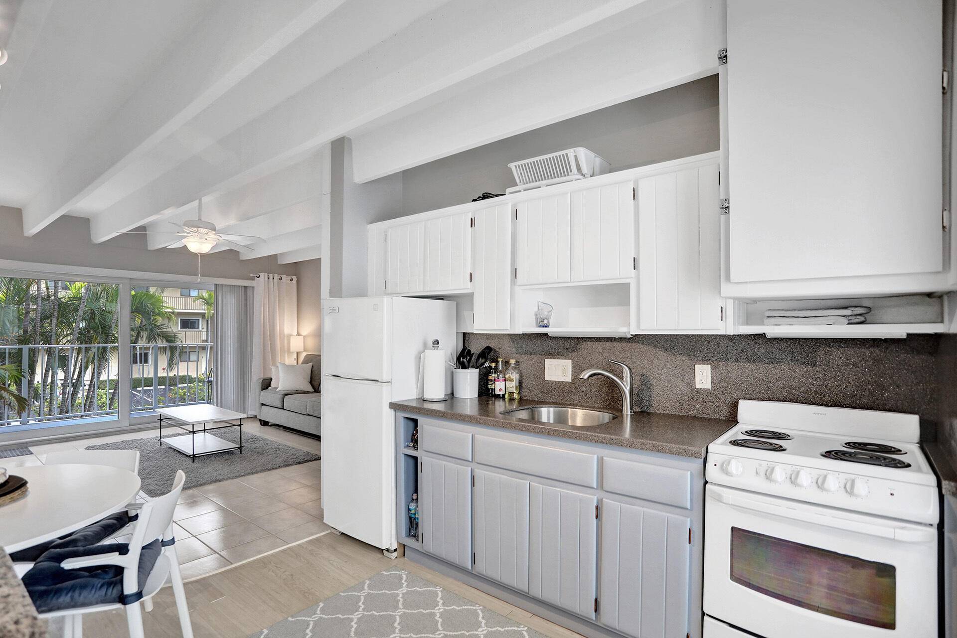 South Palm Beach, FL 33480,4001 S Ocean BLVD 210