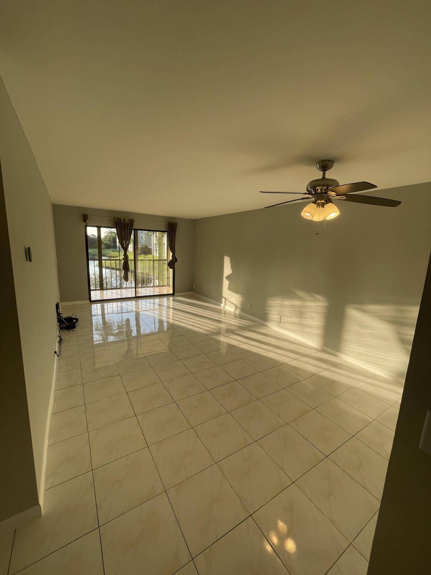 Delray Beach, FL 33484,5884 Morningstar CIR 205