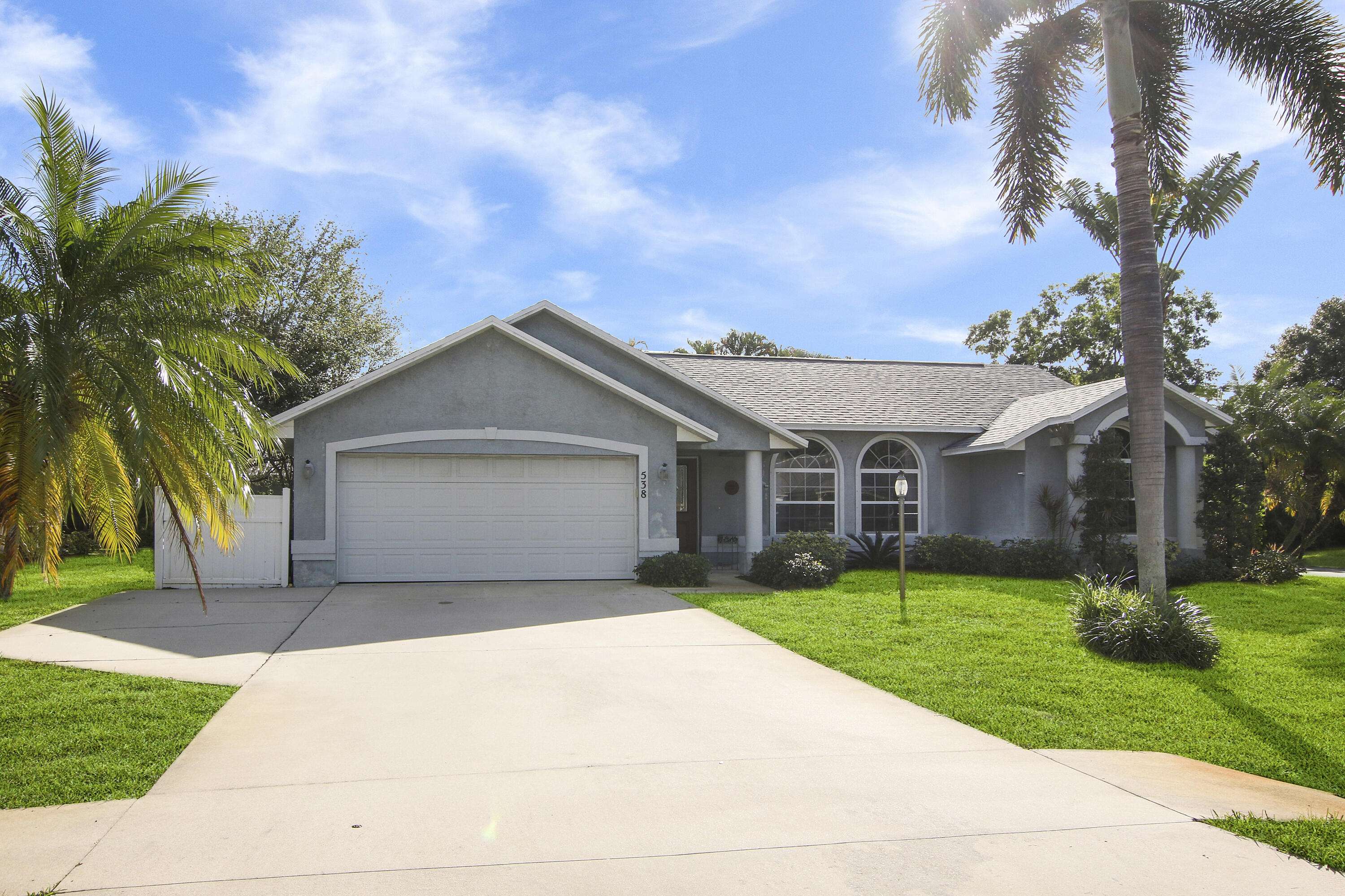 Jensen Beach, FL 34957,538 NE Maranta Terrado