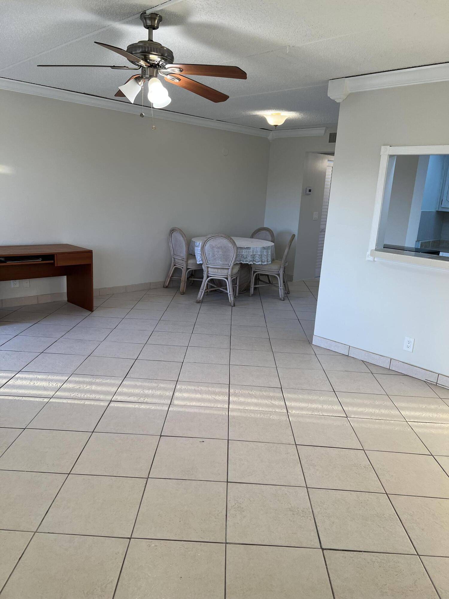 Palm Springs, FL 33461,300 S Village Green Circle 318