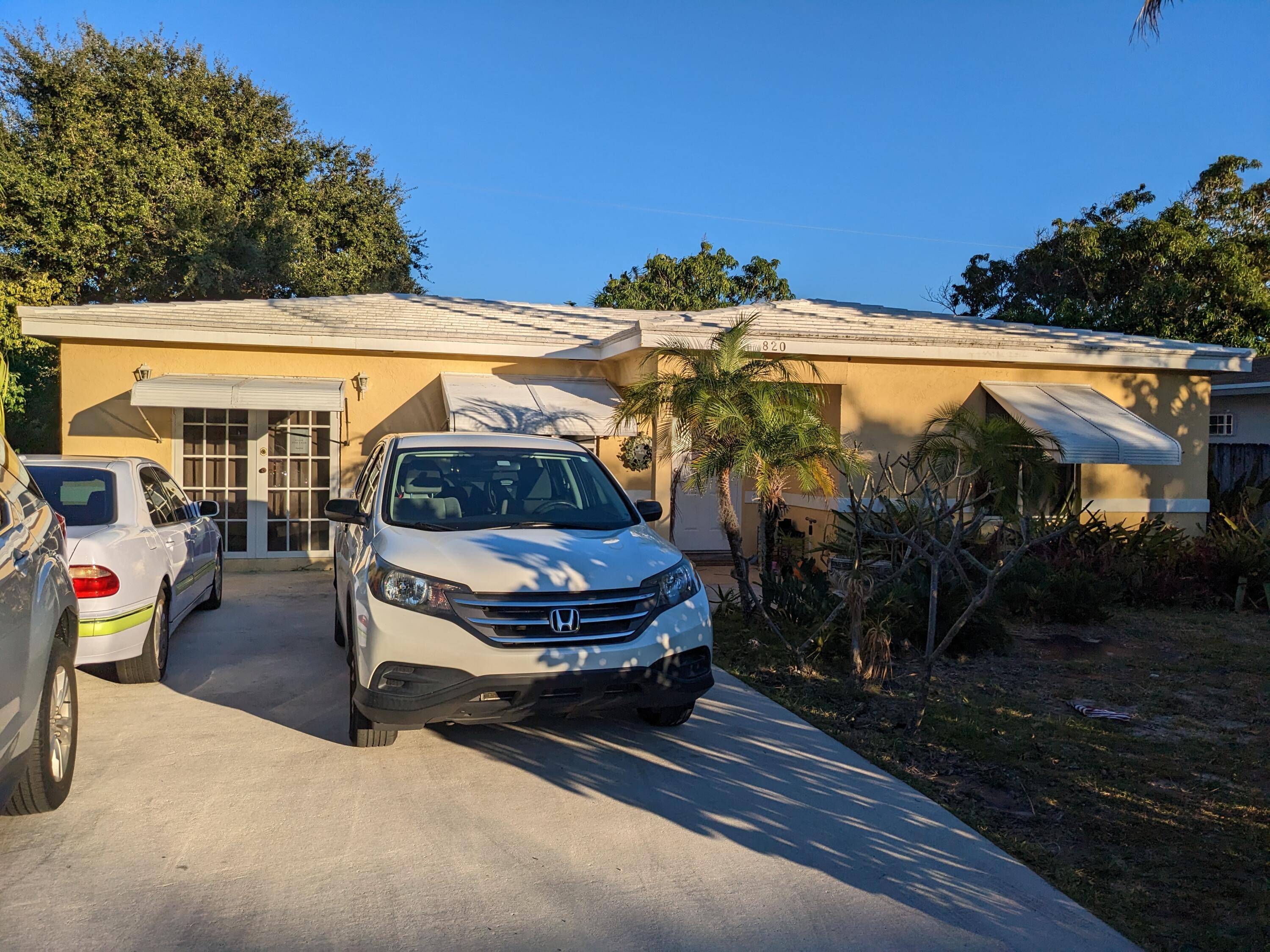 Lantana, FL 33462,820 S Lake DR