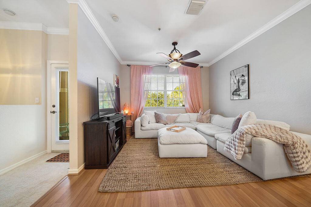 Tequesta, FL 33469,162 Village BLVD J