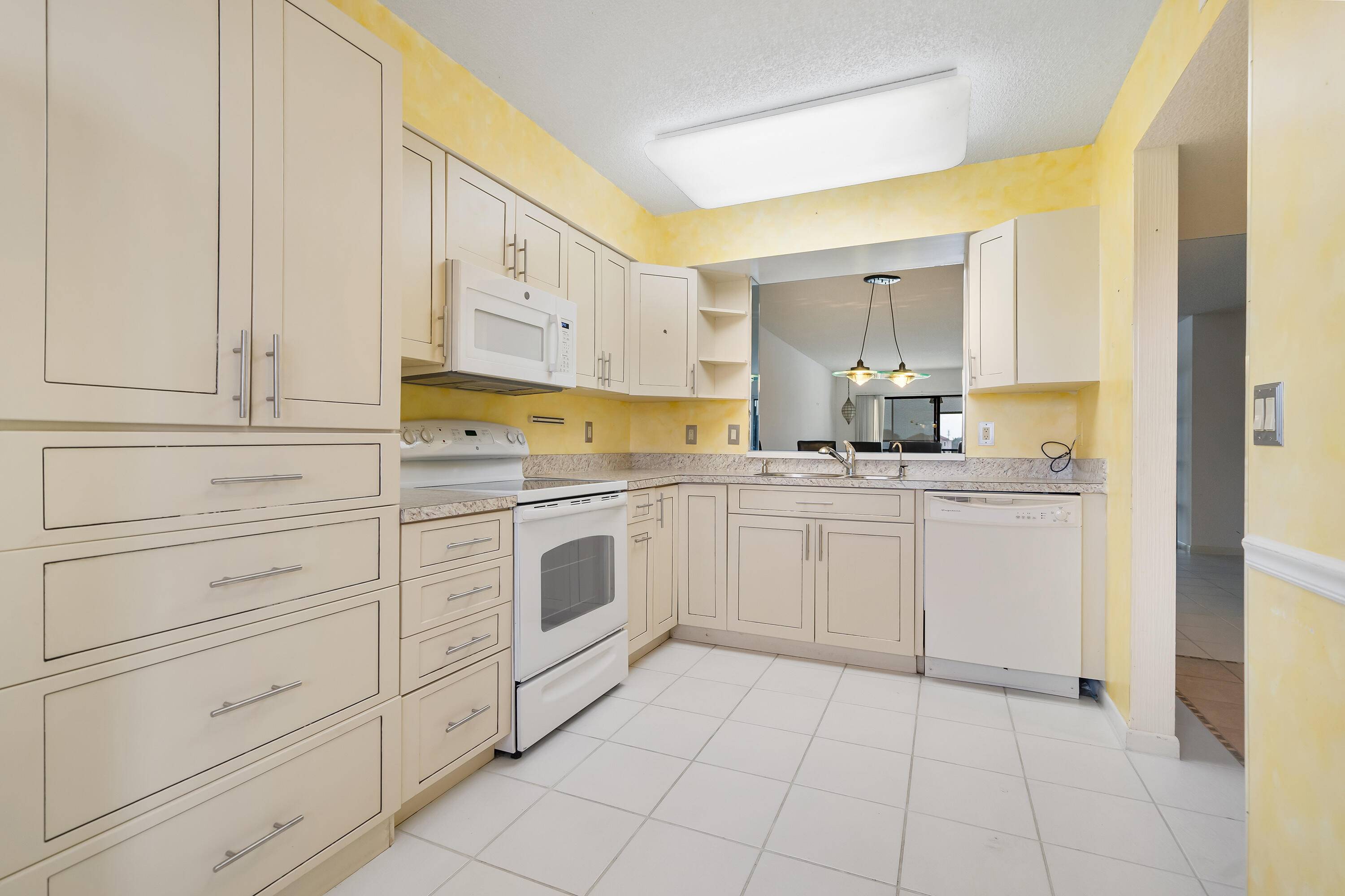 Delray Beach, FL 33484,6065 Pointe Regal CIR 405