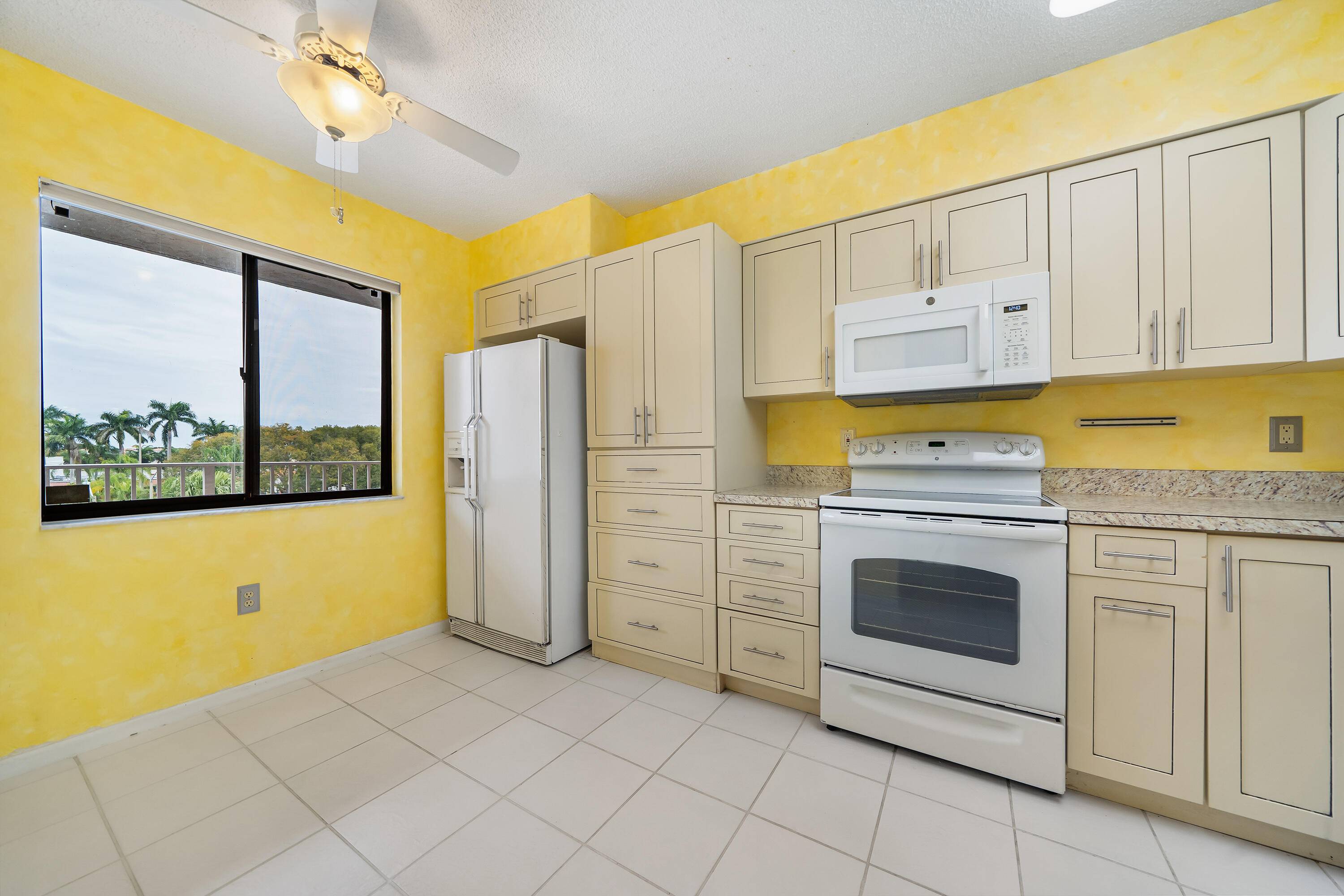 Delray Beach, FL 33484,6065 Pointe Regal CIR 405