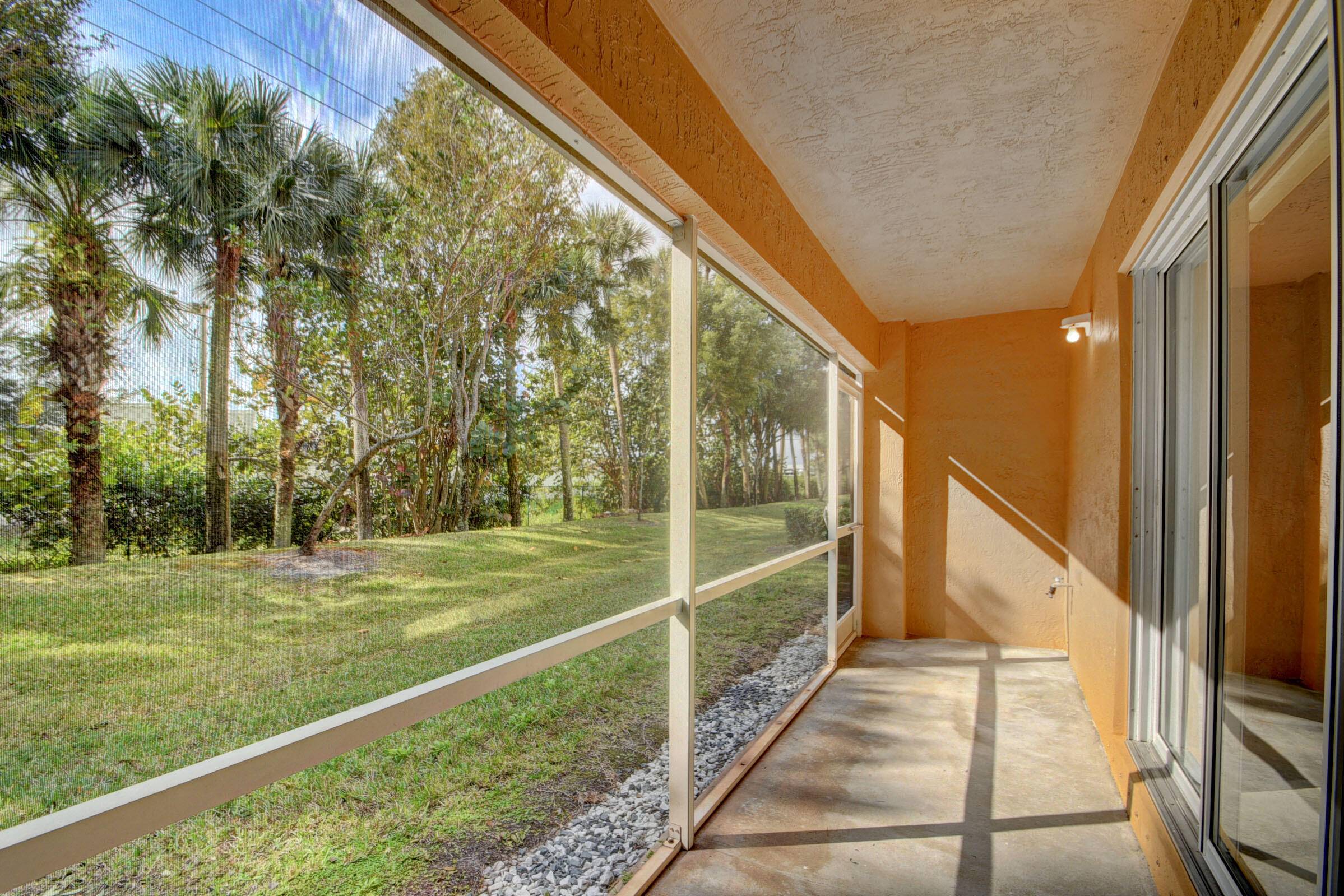 West Palm Beach, FL 33411,6082 Southard ST