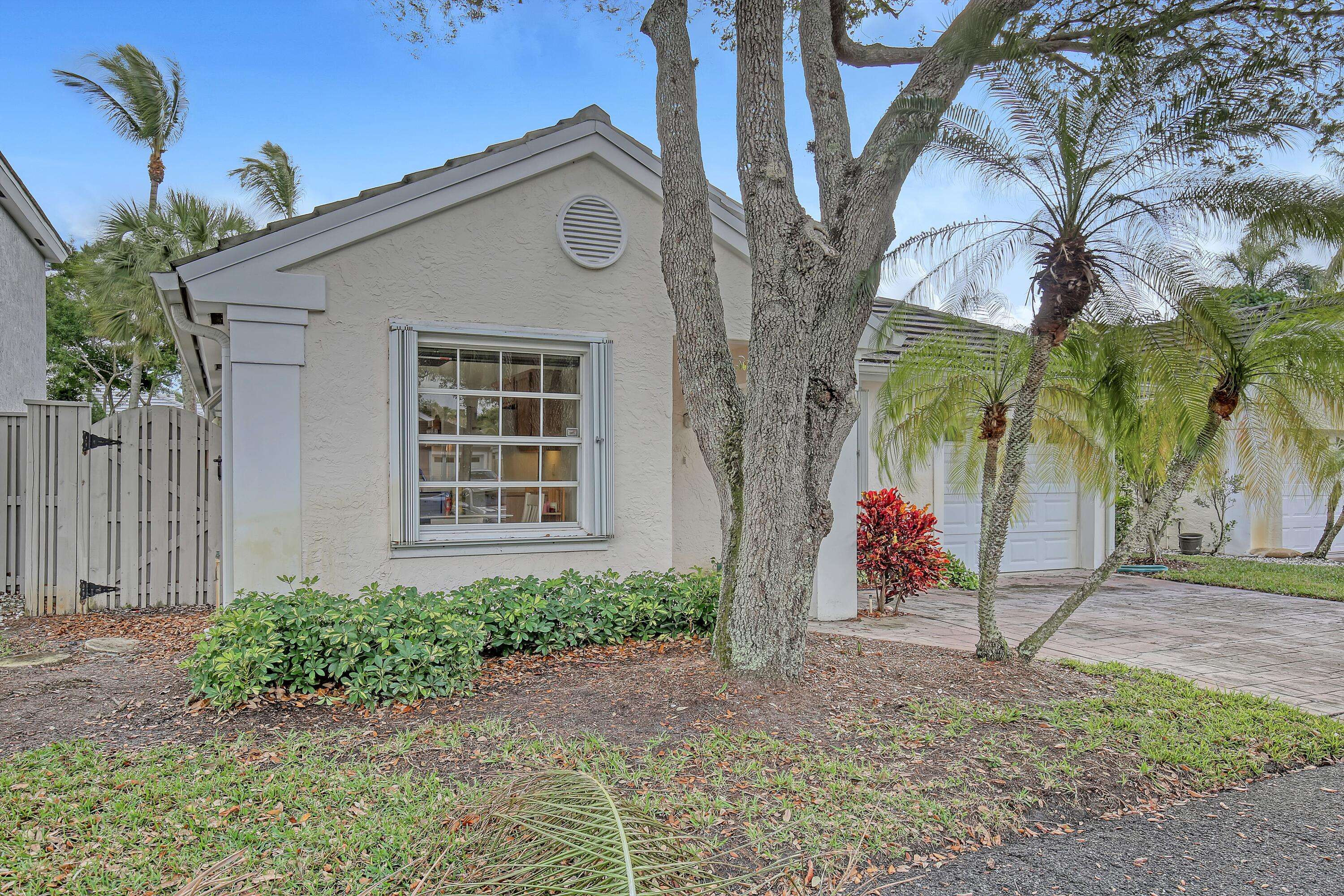 Palm Beach Gardens, FL 33418,40 Governors CT