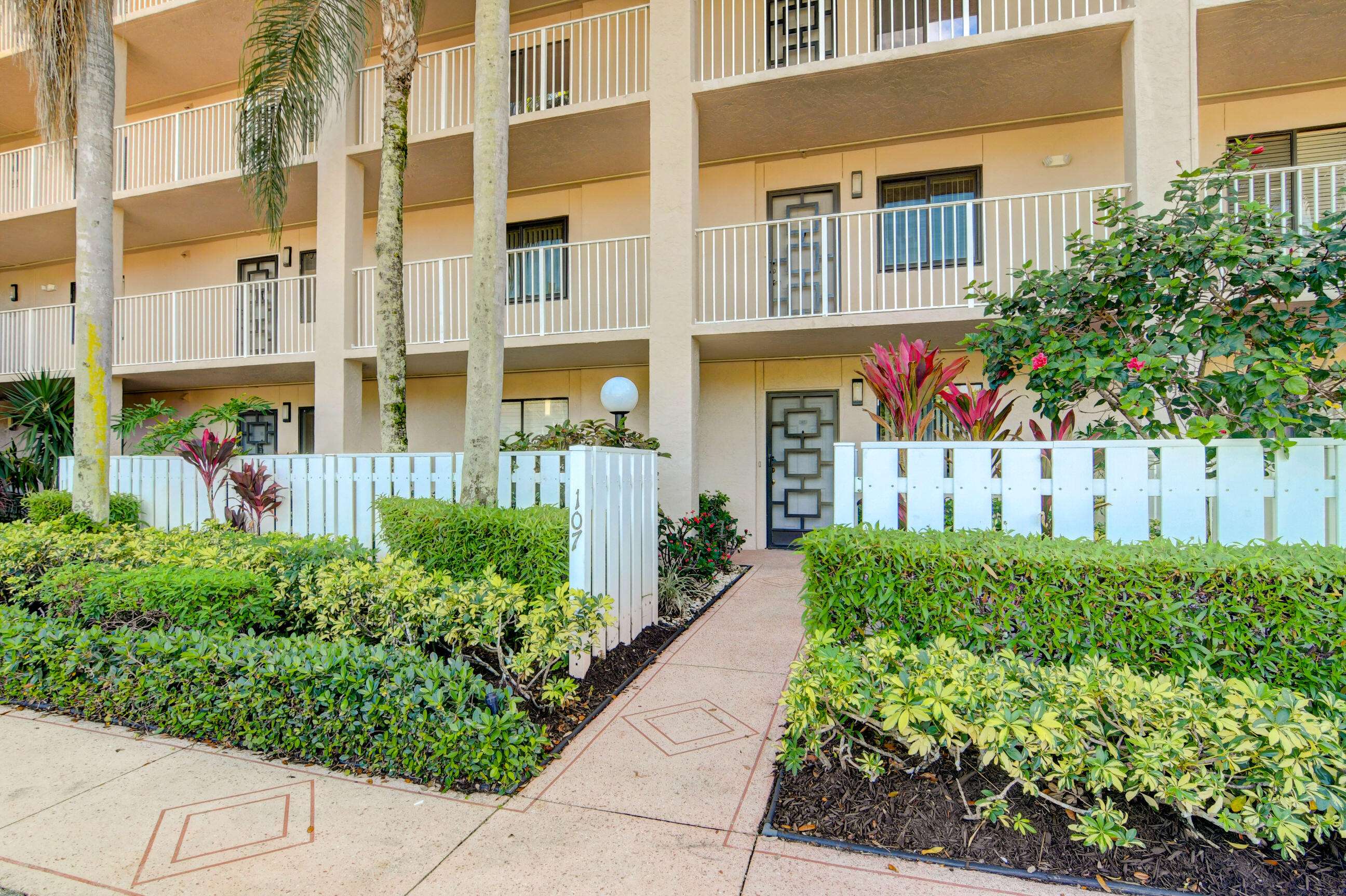 Delray Beach, FL 33484,6093 Pointe Regal CIR 107