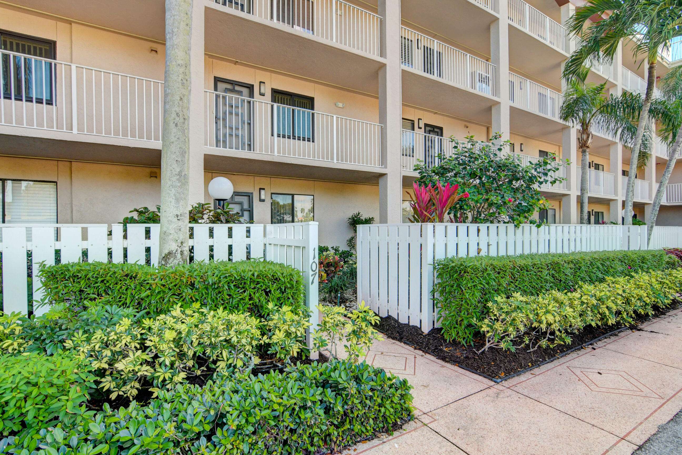 Delray Beach, FL 33484,6093 Pointe Regal CIR 107