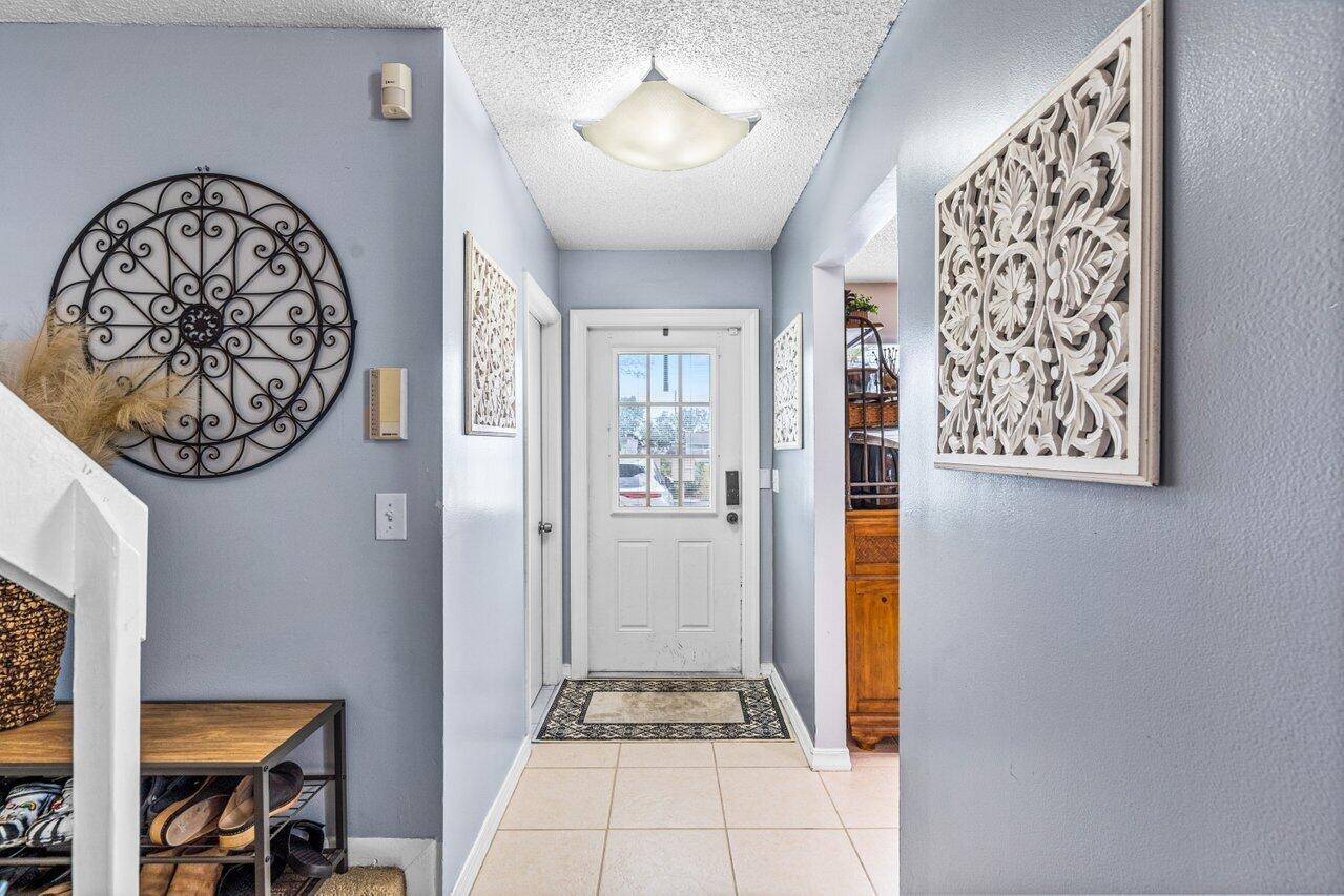 West Palm Beach, FL 33415,799 Hill DR A