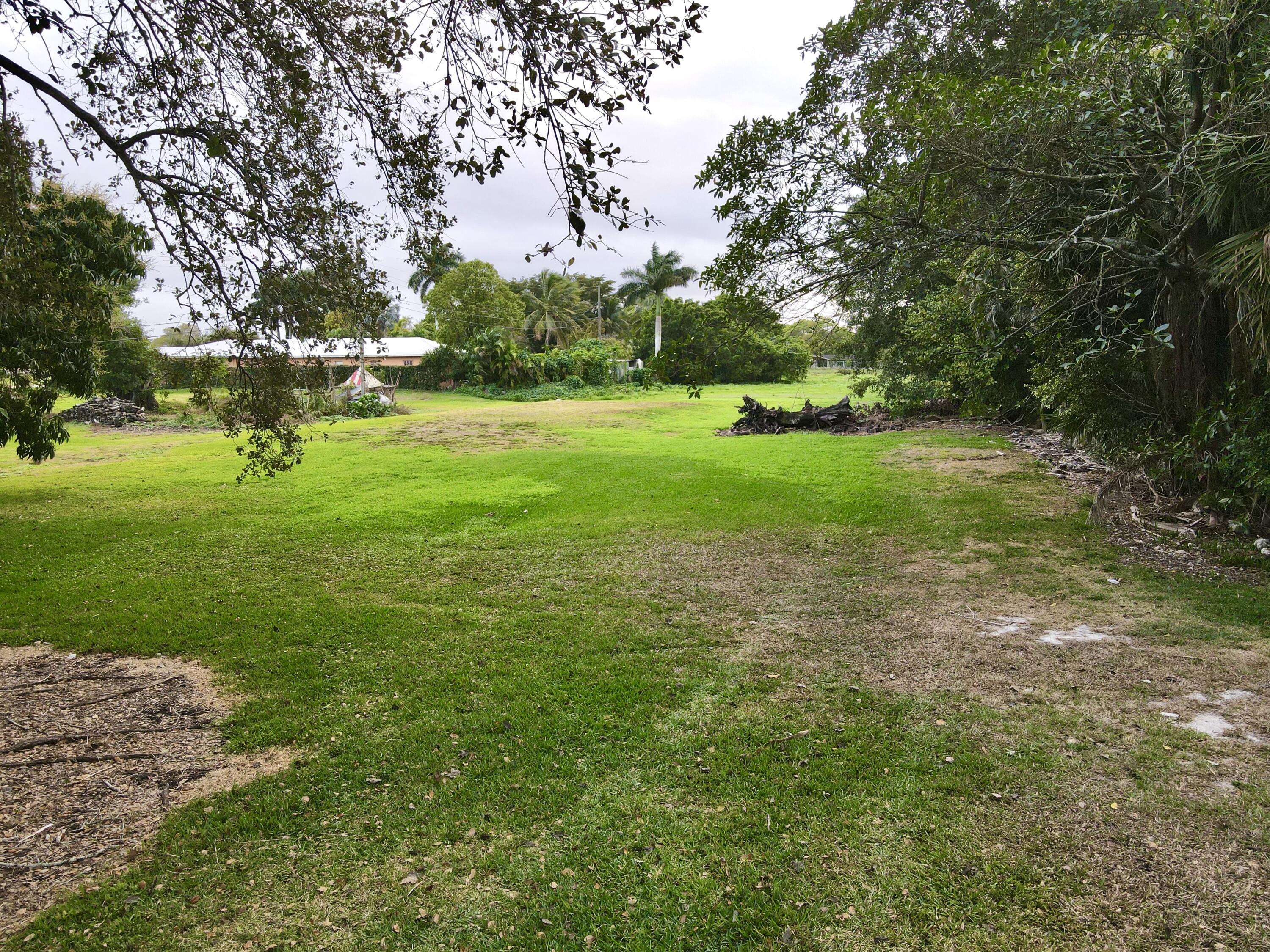 Belle Glade, FL 33430,609 SE 8th ST