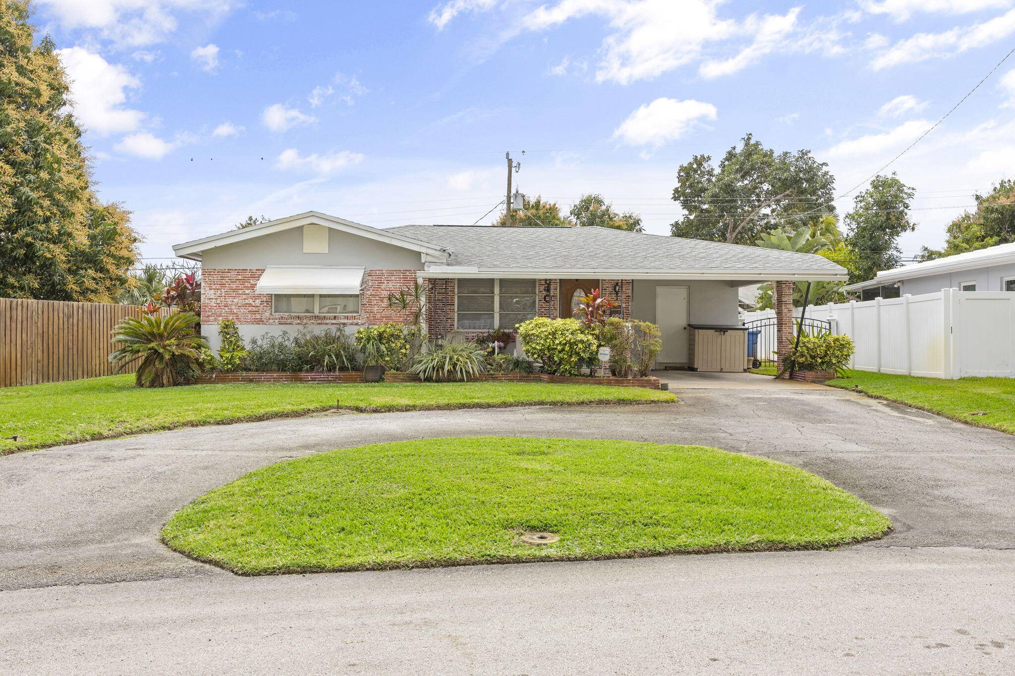 Oakland Park, FL 33334,840 NE 47th ST