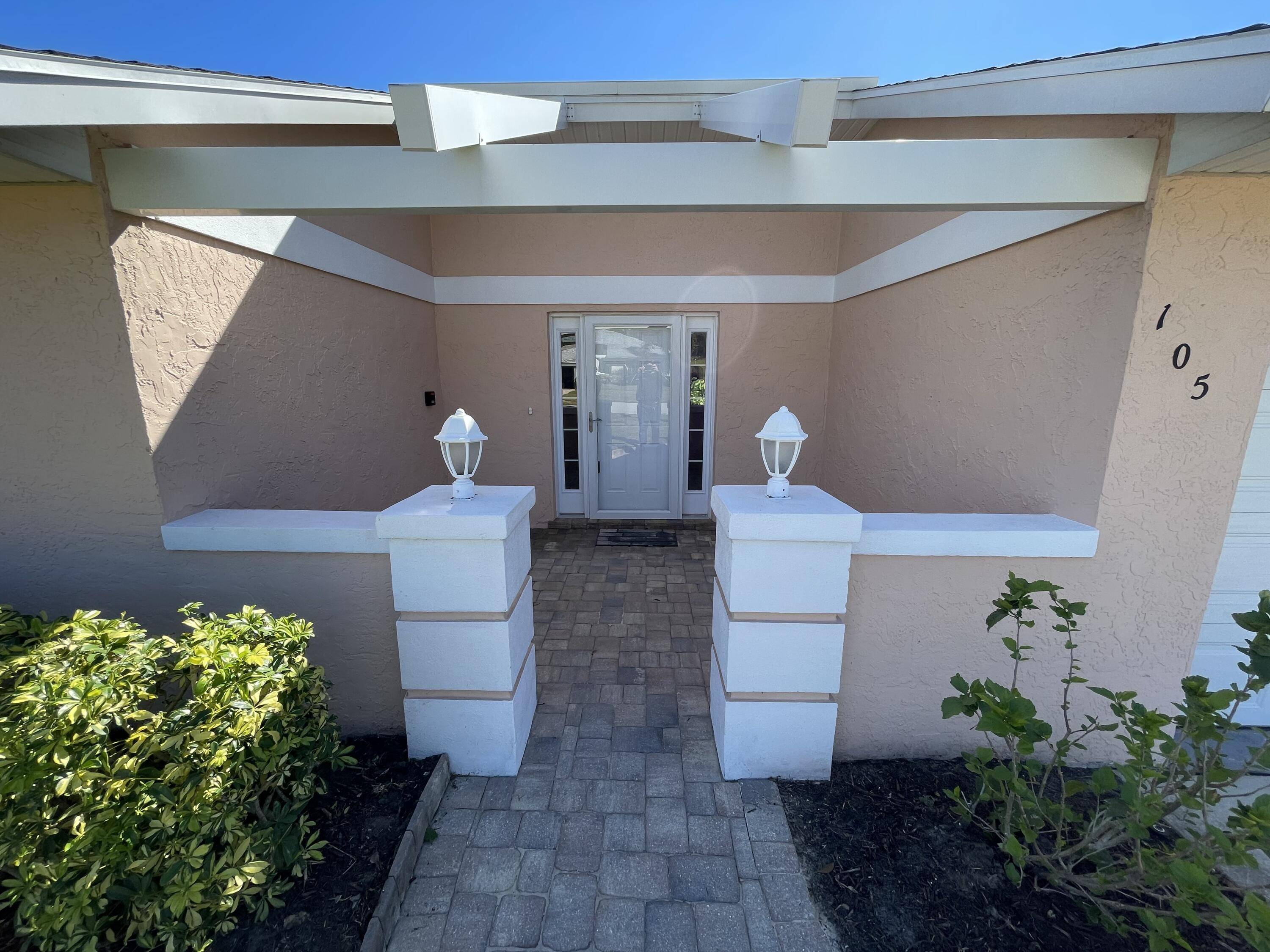 Vero Beach, FL 32962,105 Grove Isle PL